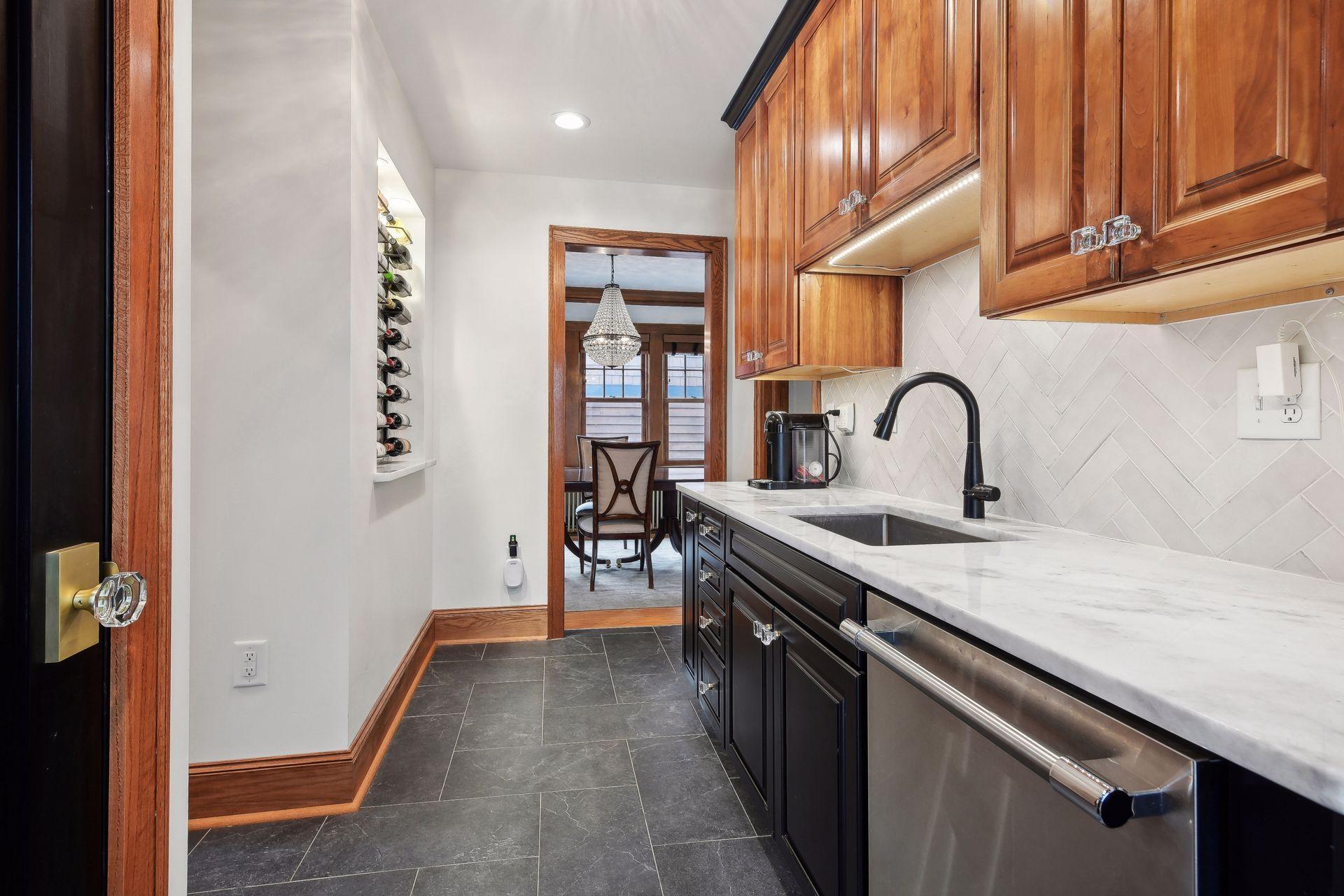 450 Mount Curve Boulevard