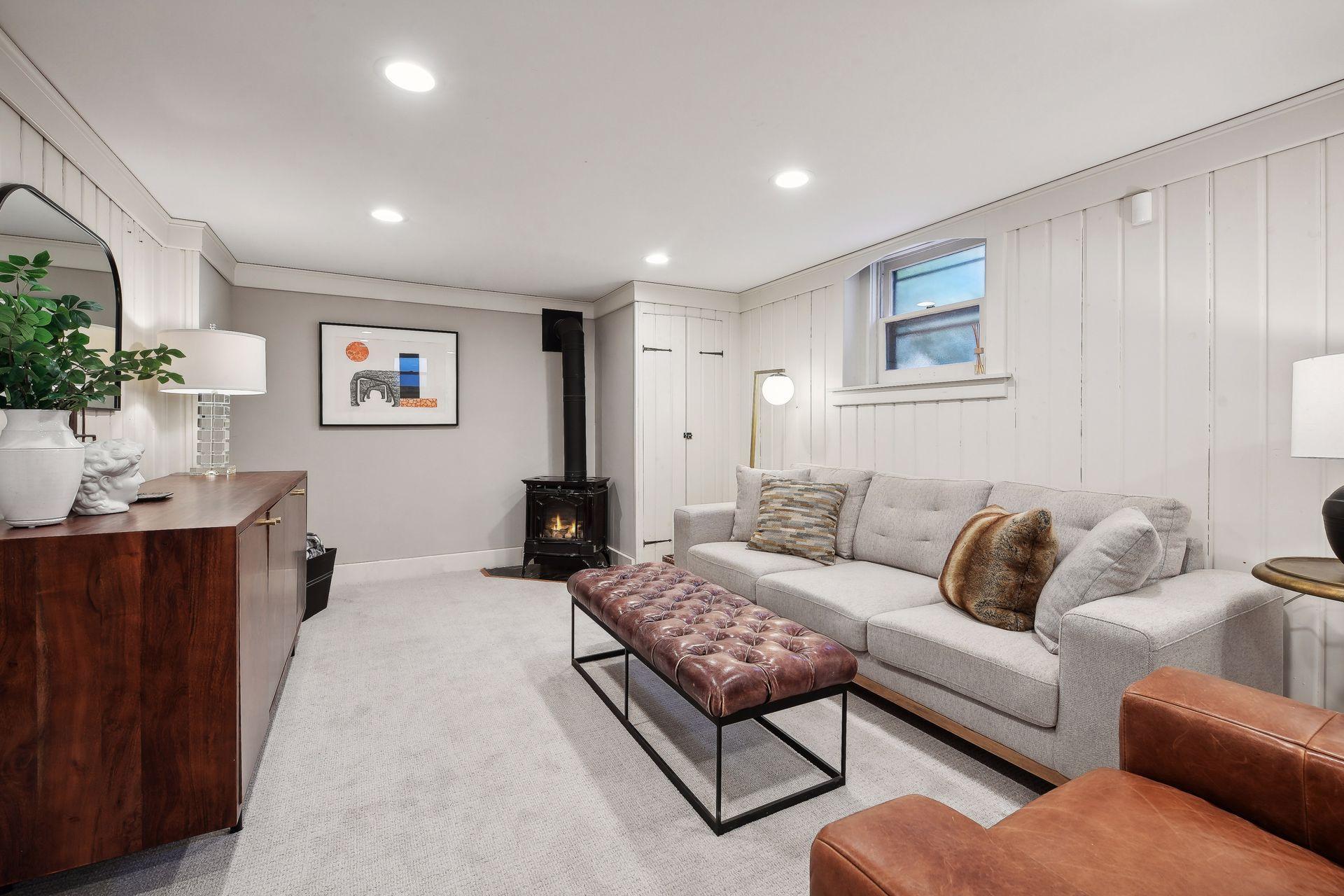 450 Mount Curve Boulevard