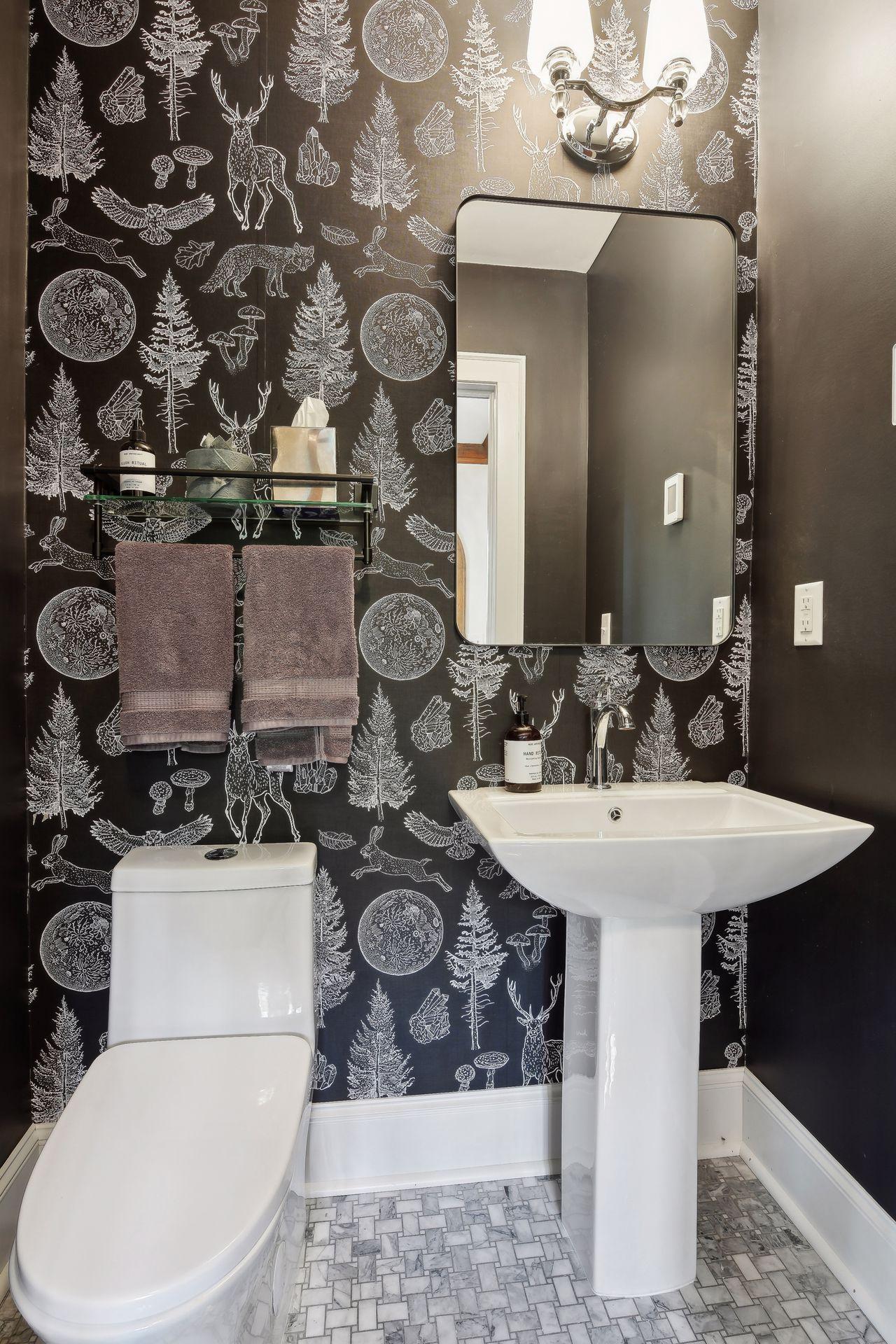 450 Mount Curve Boulevard