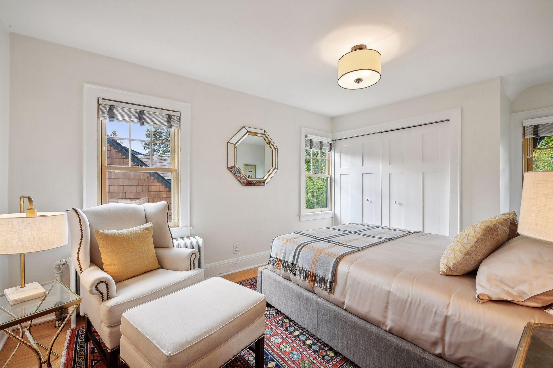 450 Mount Curve Boulevard