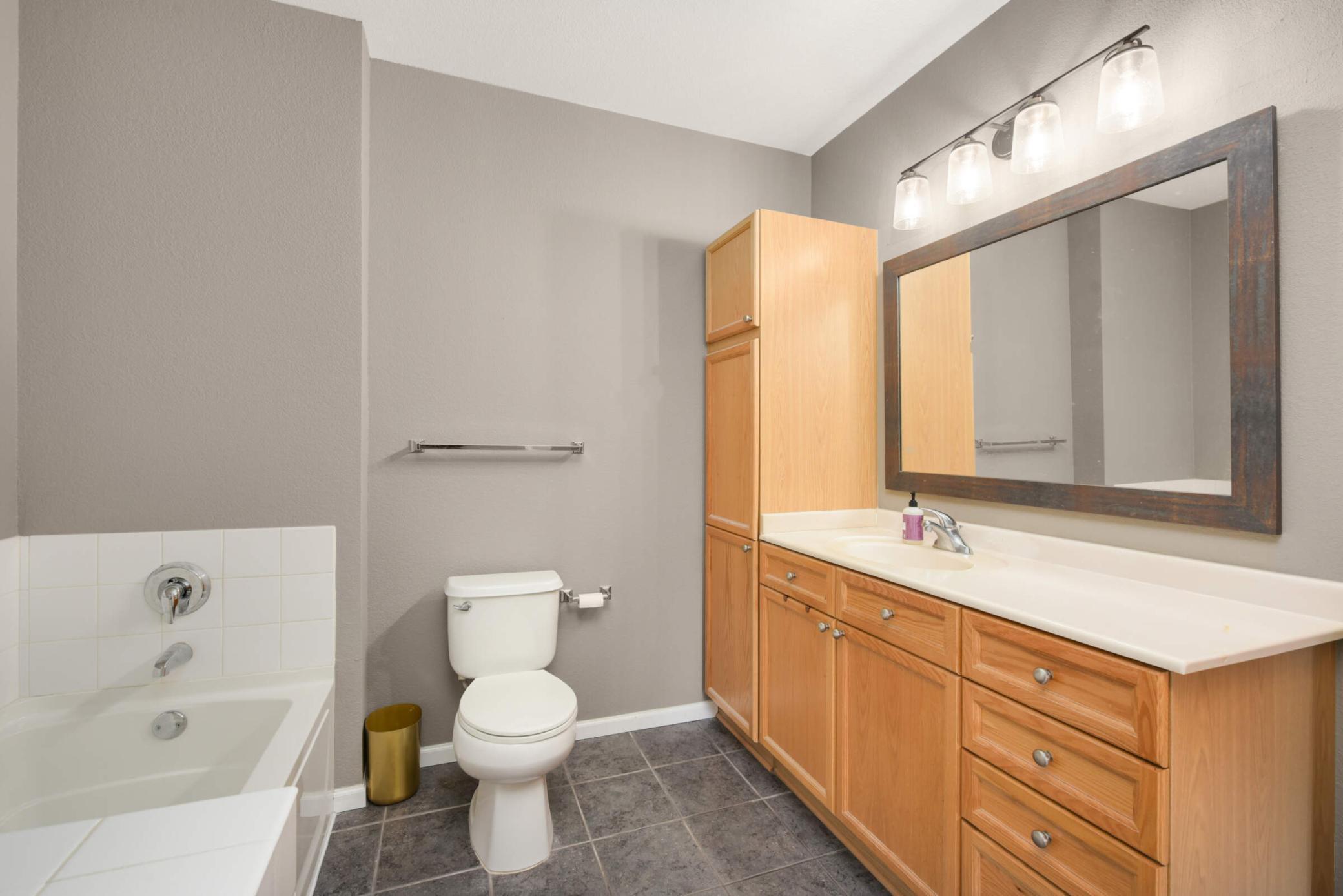 1800 Graham Avenue Unit: 323