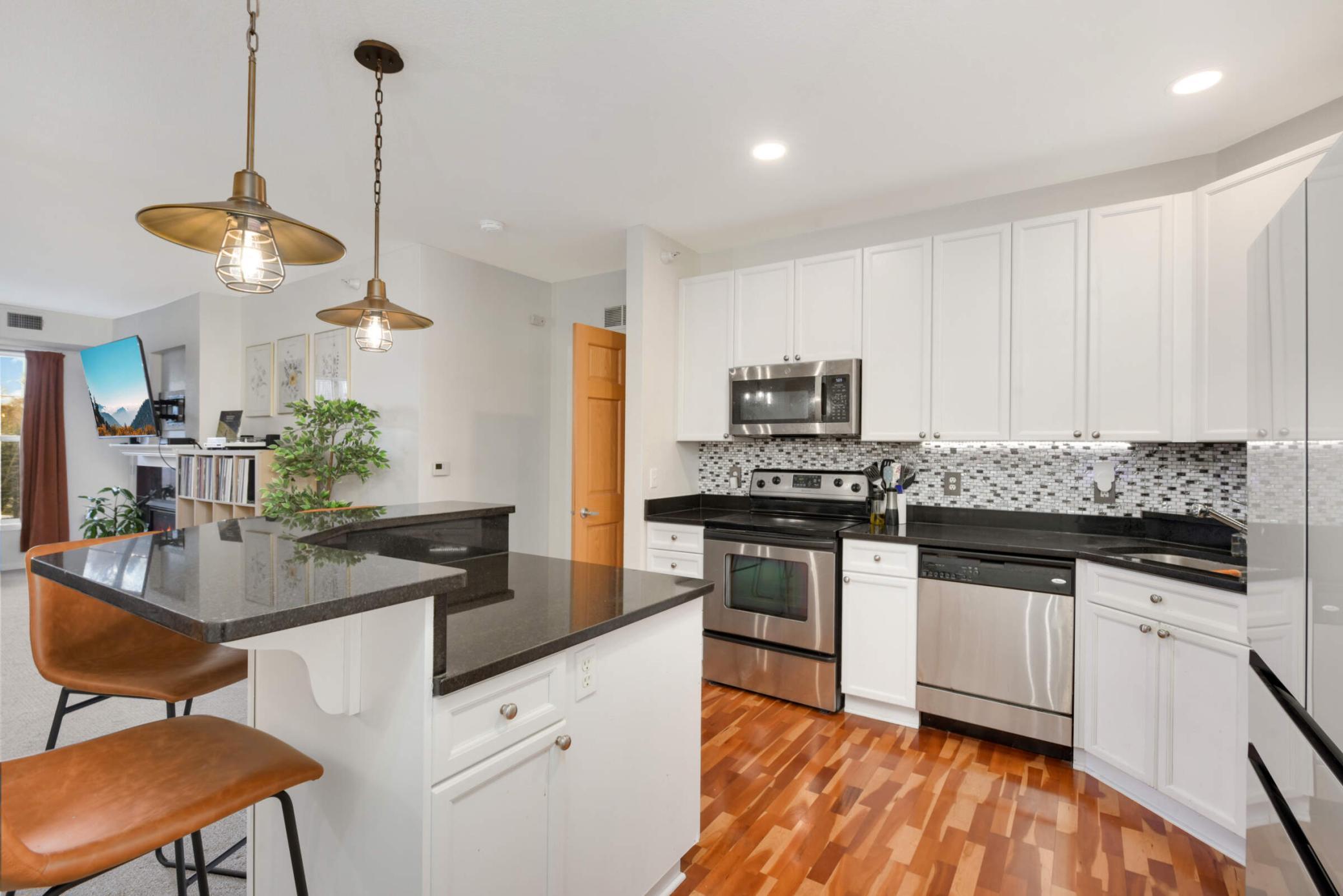 1800 Graham Avenue Unit: 323