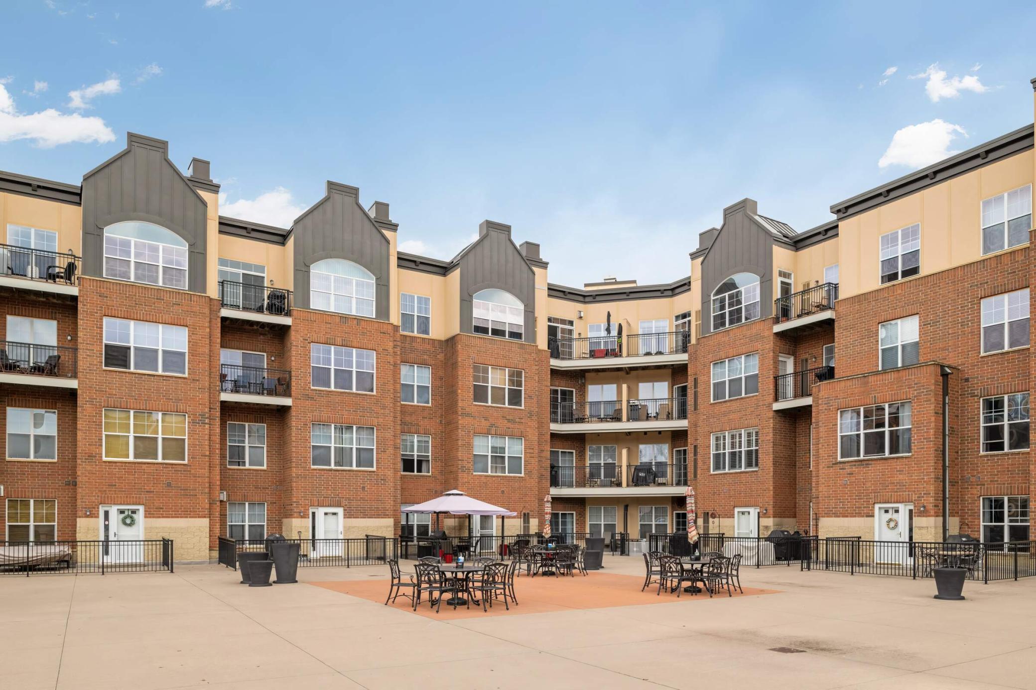 1800 Graham Avenue Unit: 323