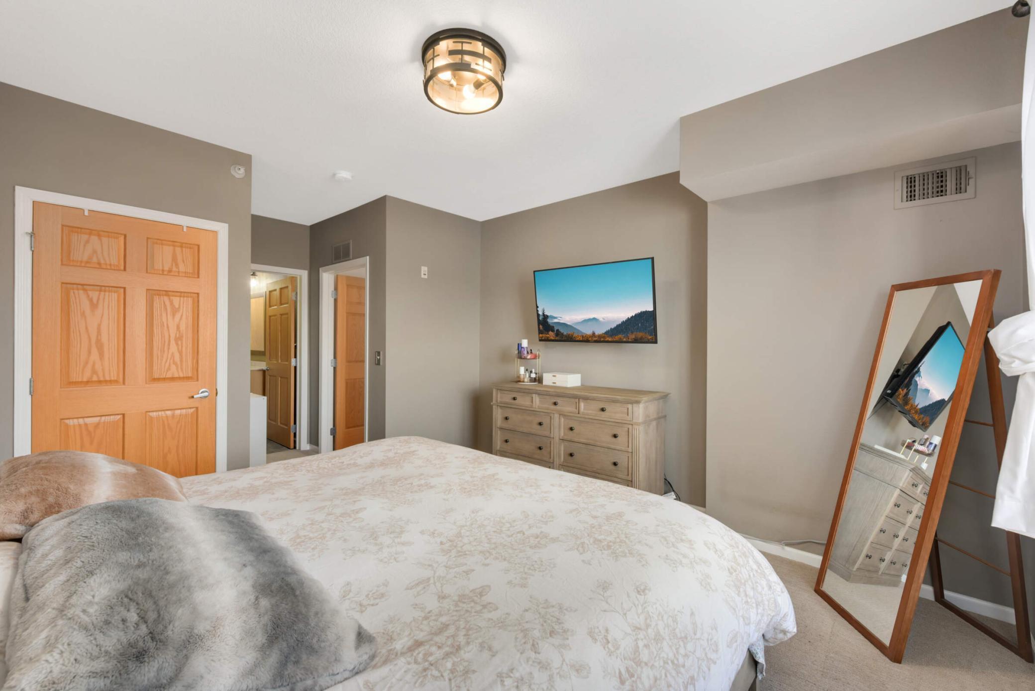 1800 Graham Avenue Unit: 323