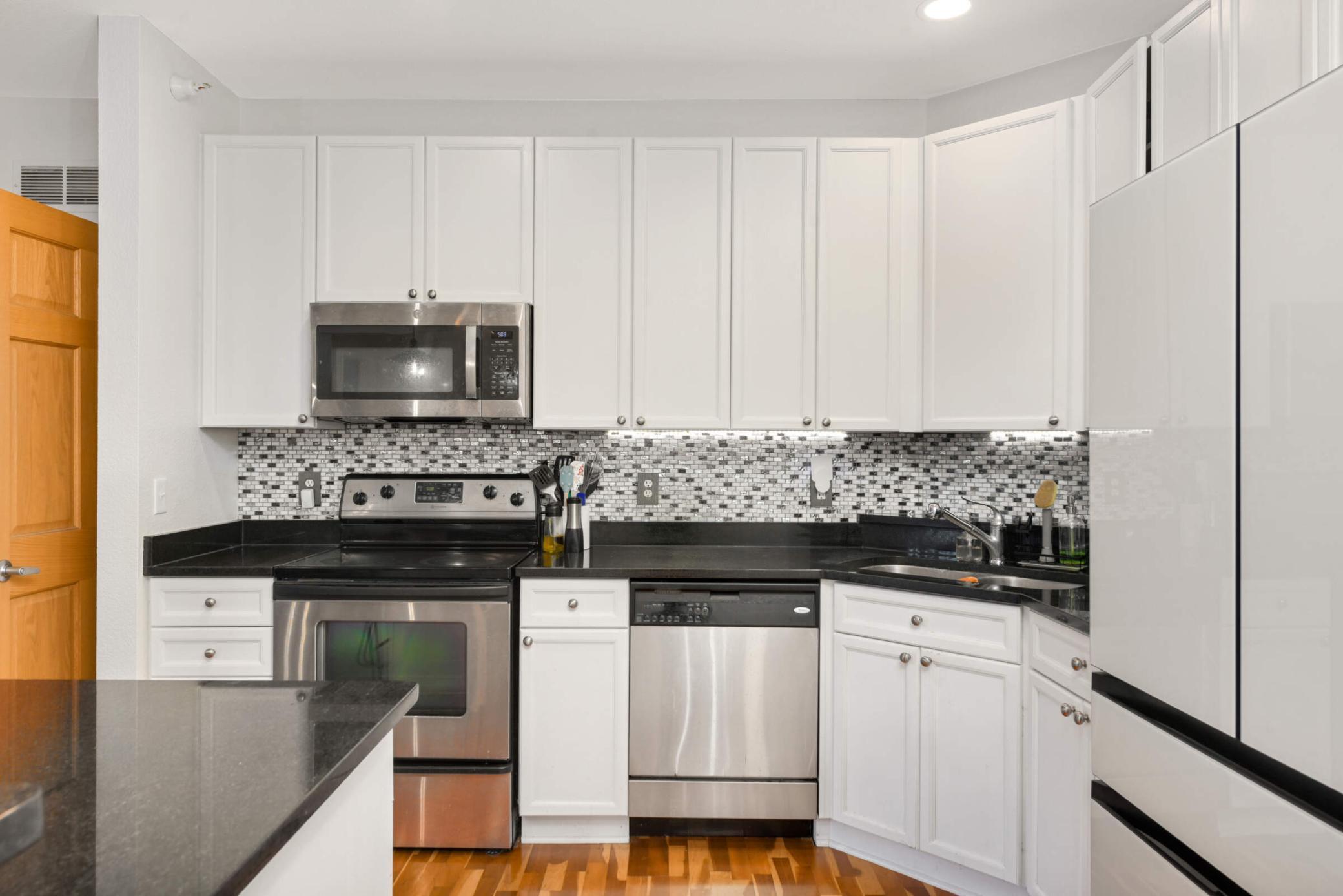 1800 Graham Avenue Unit: 323