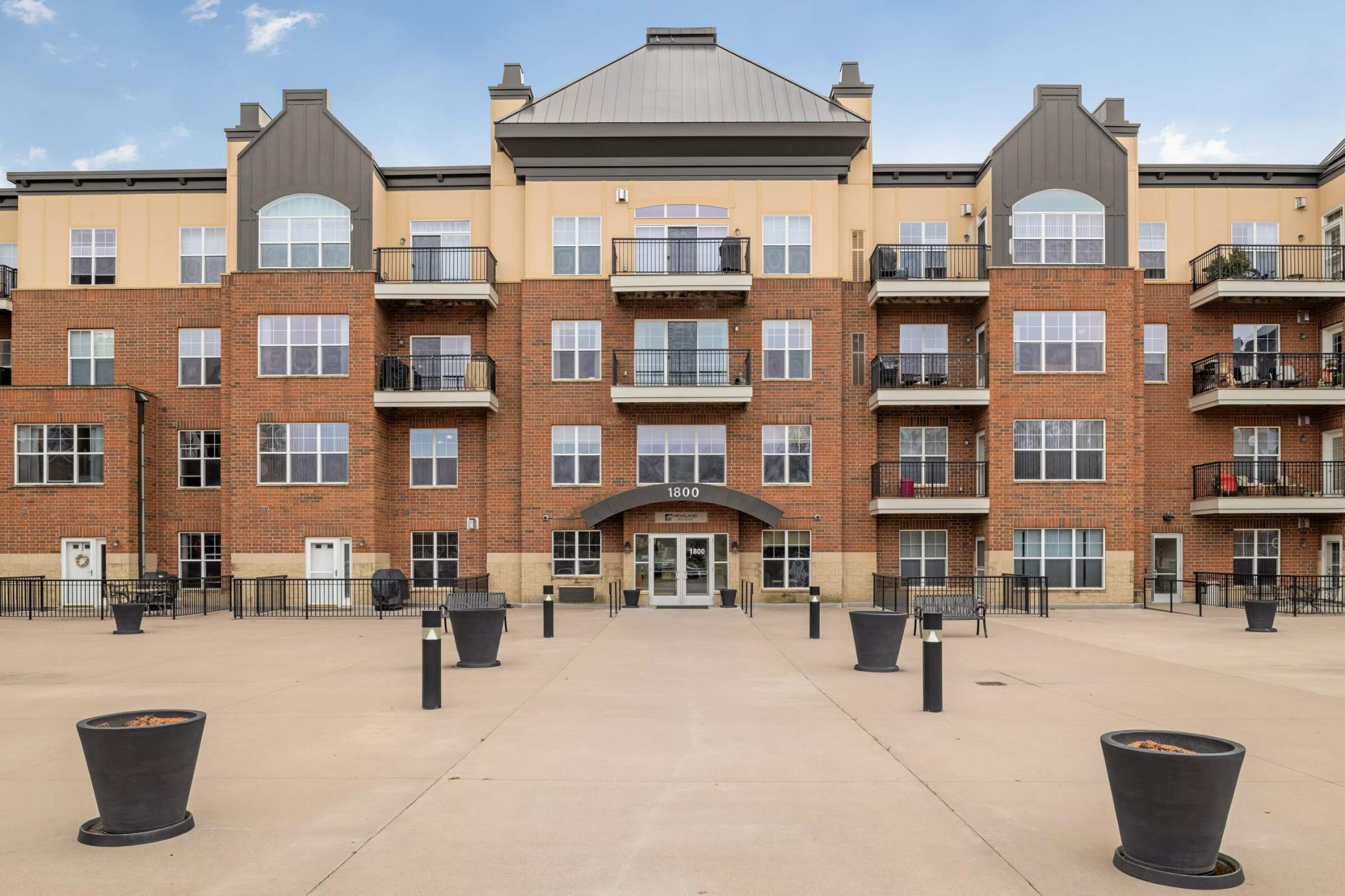 1800 Graham Avenue Unit: 323