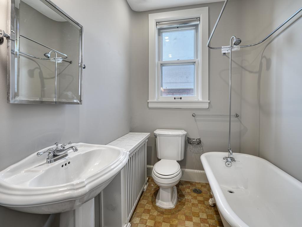 808 Summit Avenue Unit: 3