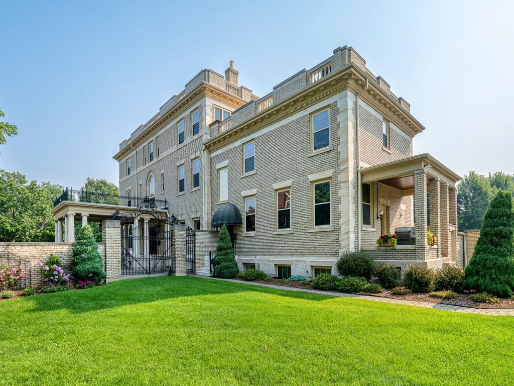 808 Summit Avenue Unit: 3