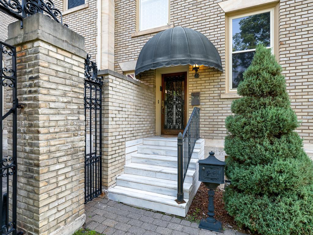 808 Summit Avenue Unit: 3