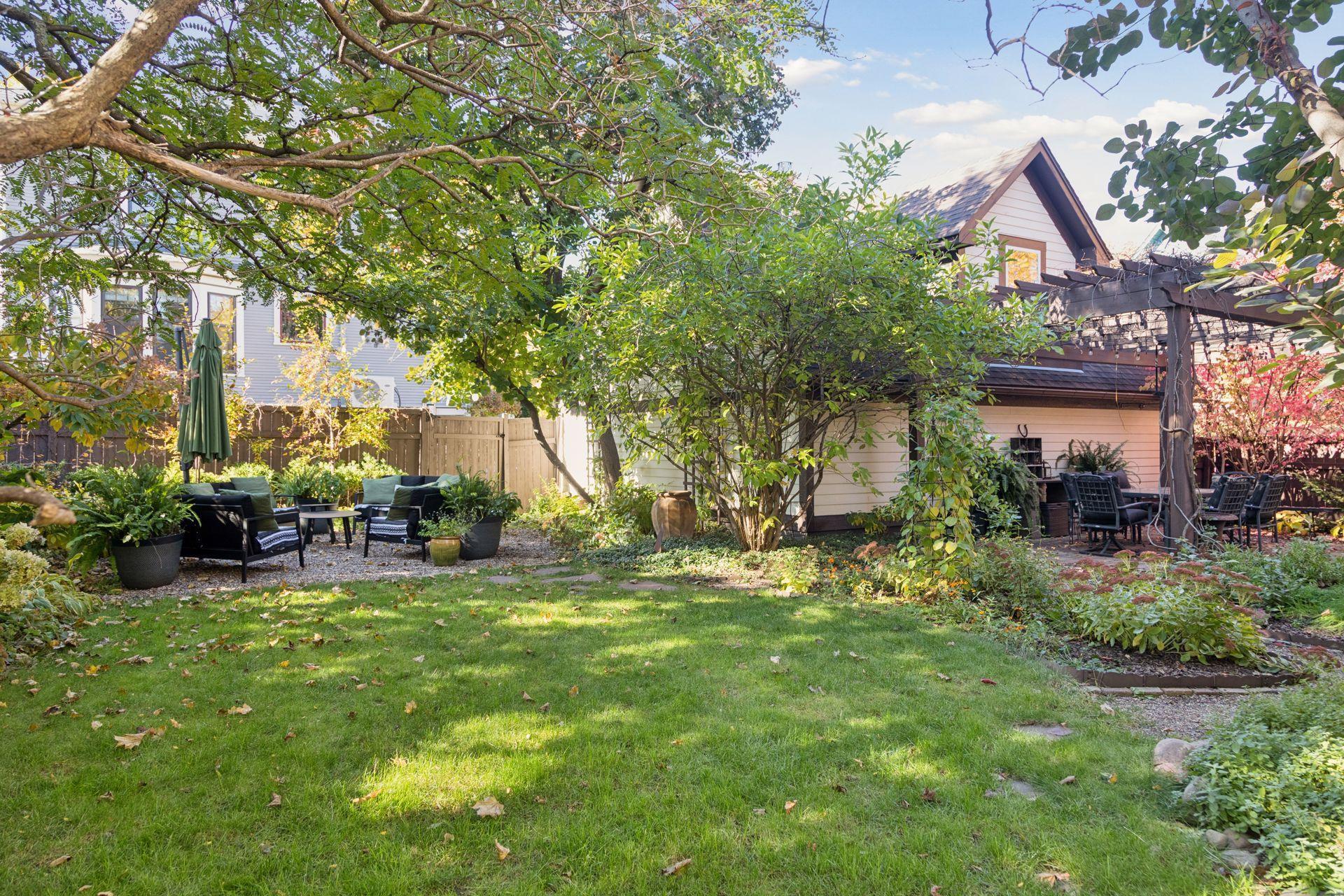 143 Lexington Parkway N