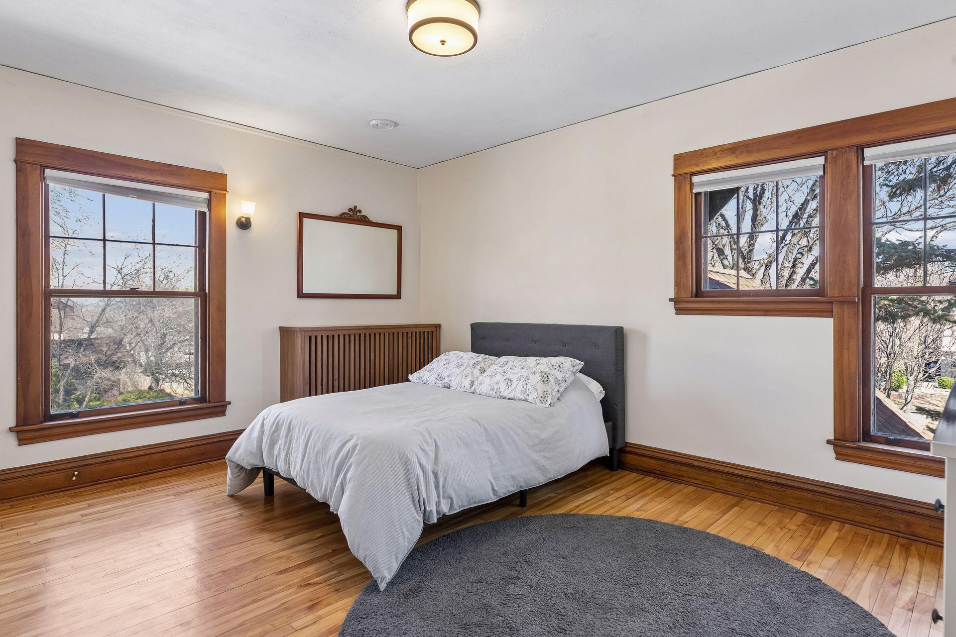 143 Lexington Parkway N