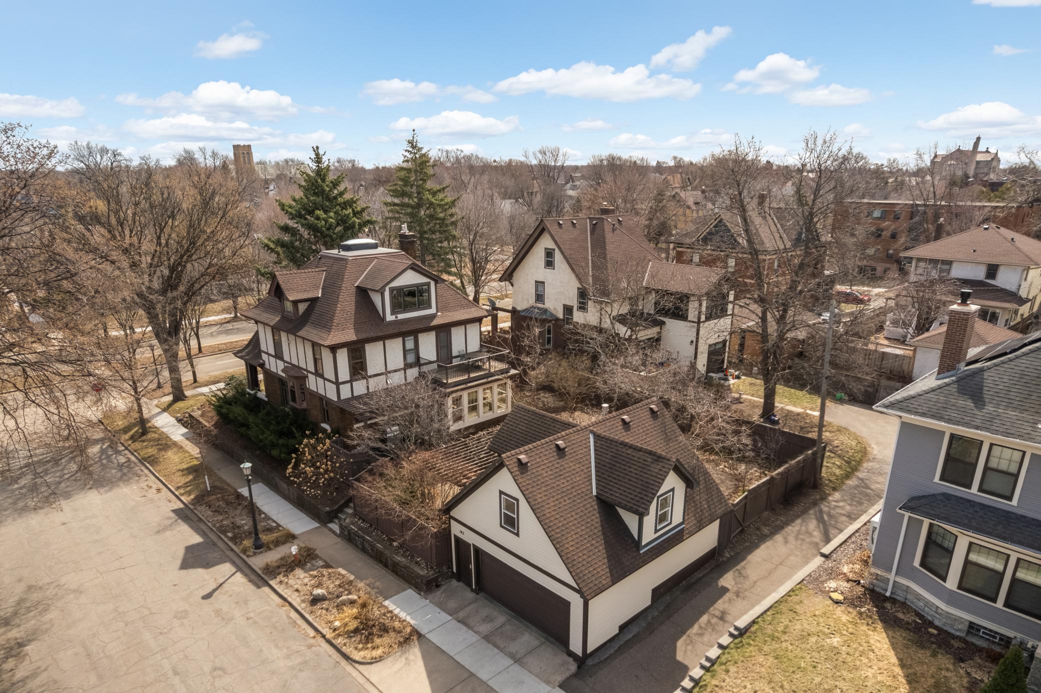 143 Lexington Parkway N