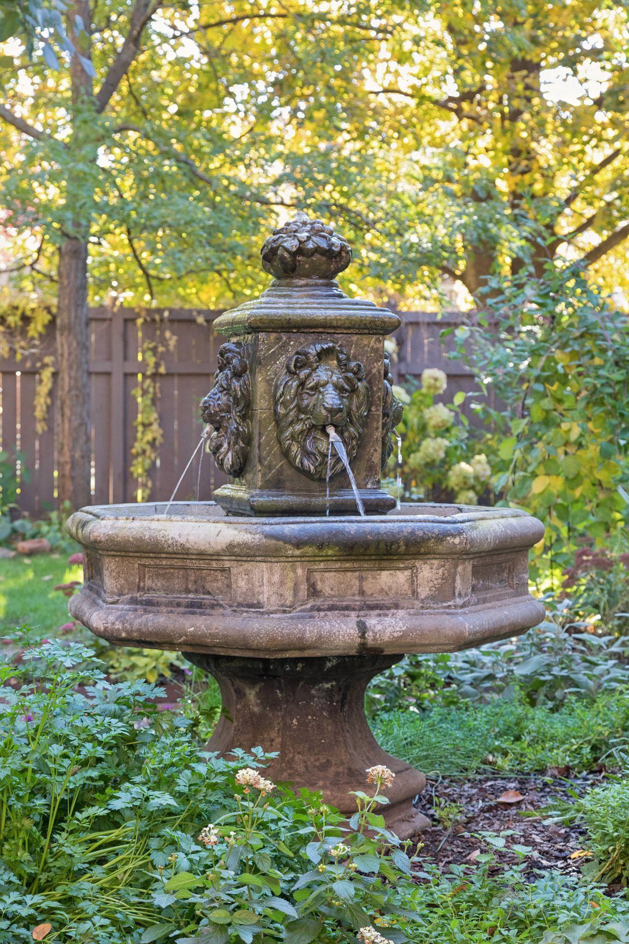 143 Lexington Parkway N