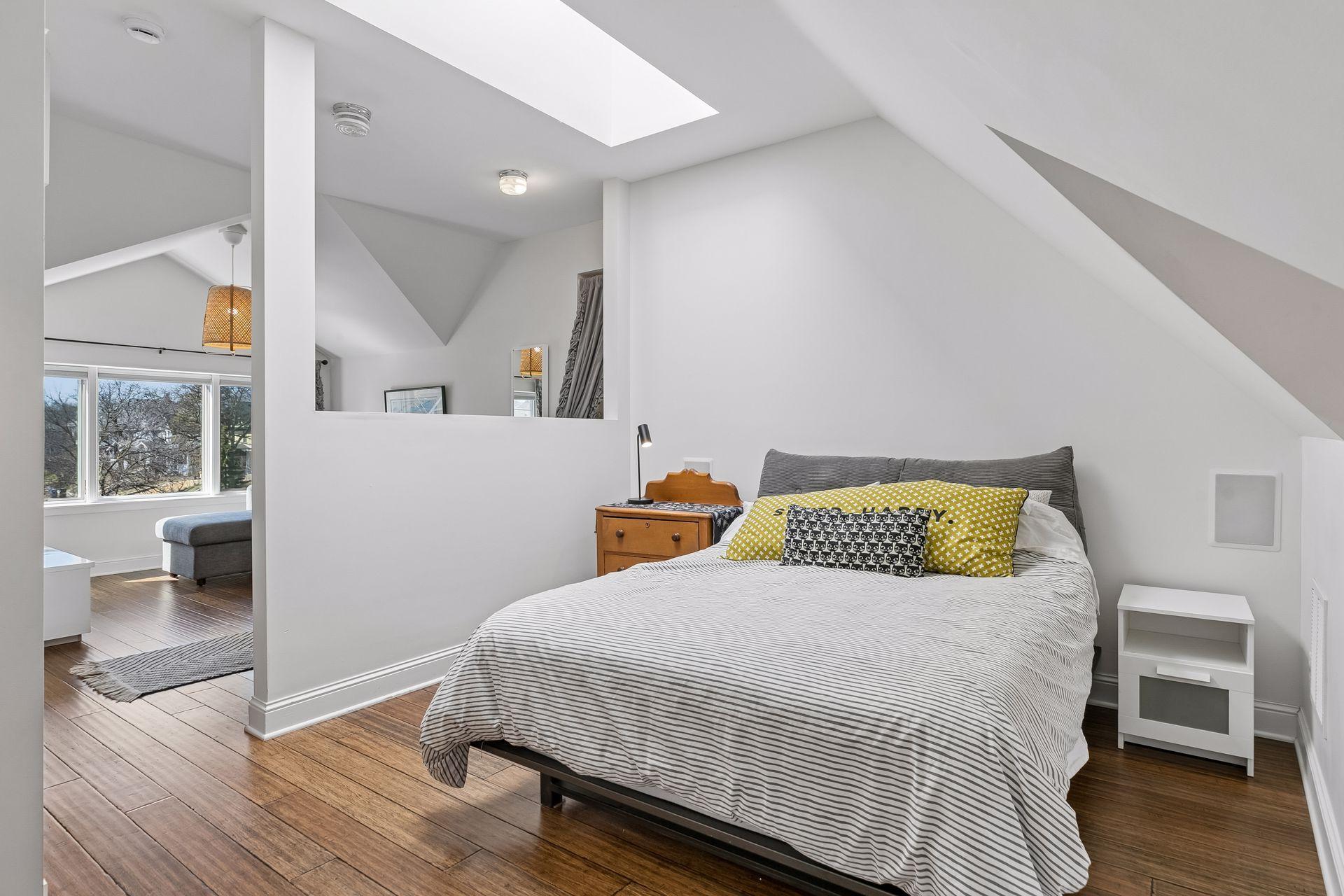 143 Lexington Parkway N