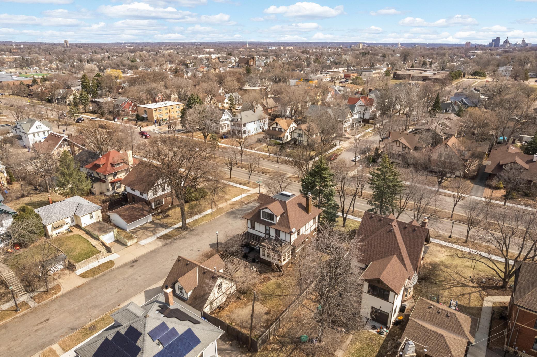 143 Lexington Parkway N