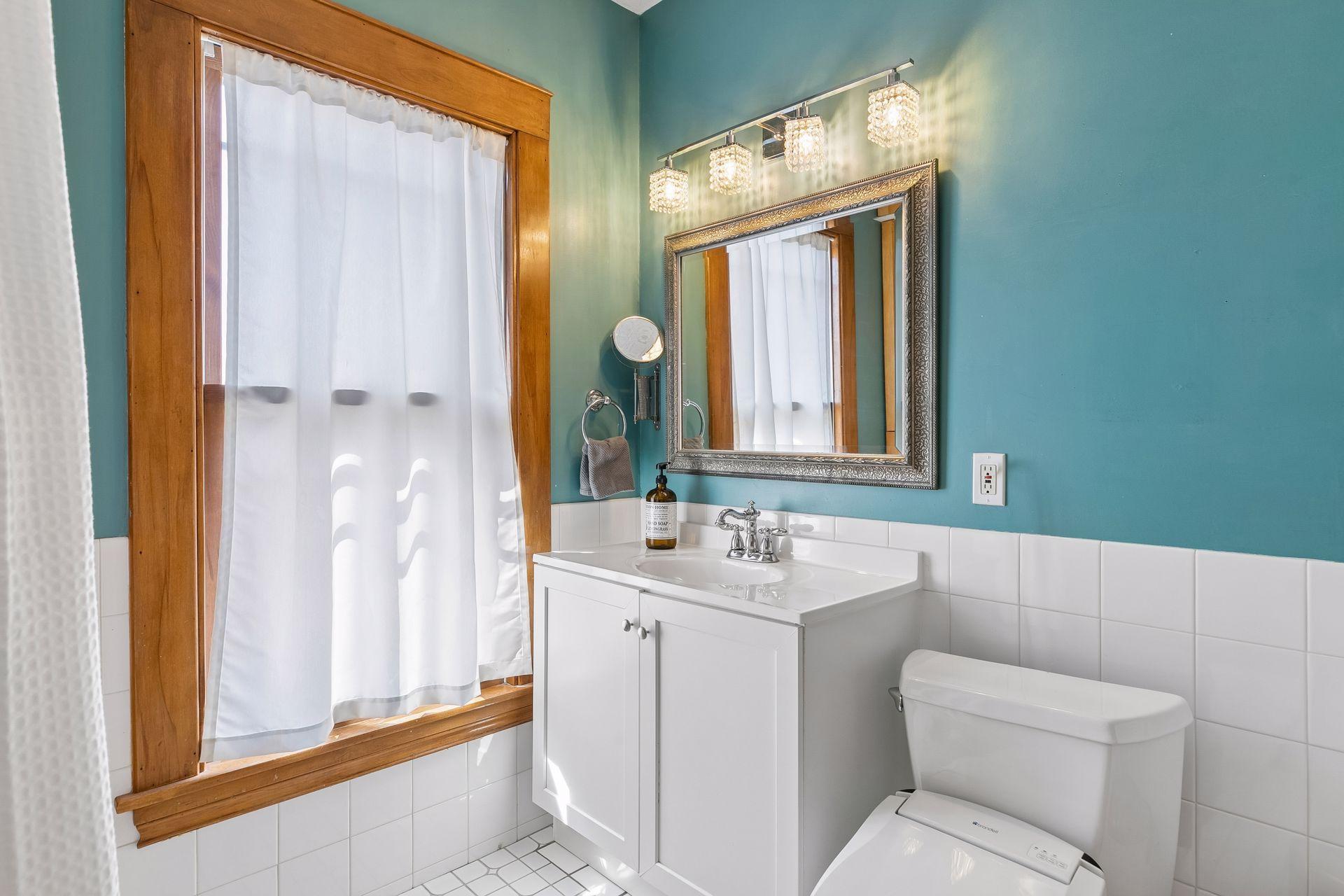 143 Lexington Parkway N