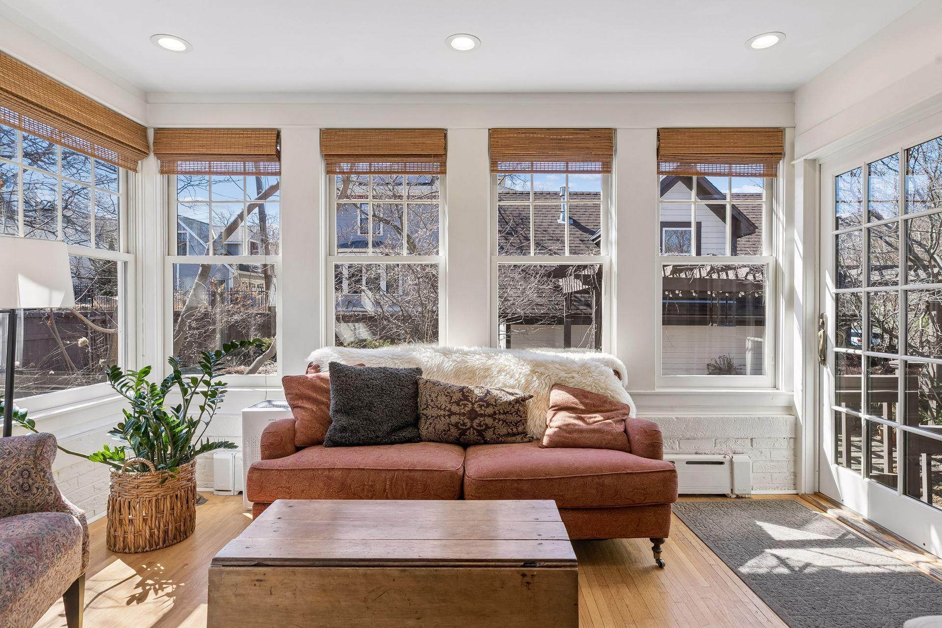 143 Lexington Parkway N