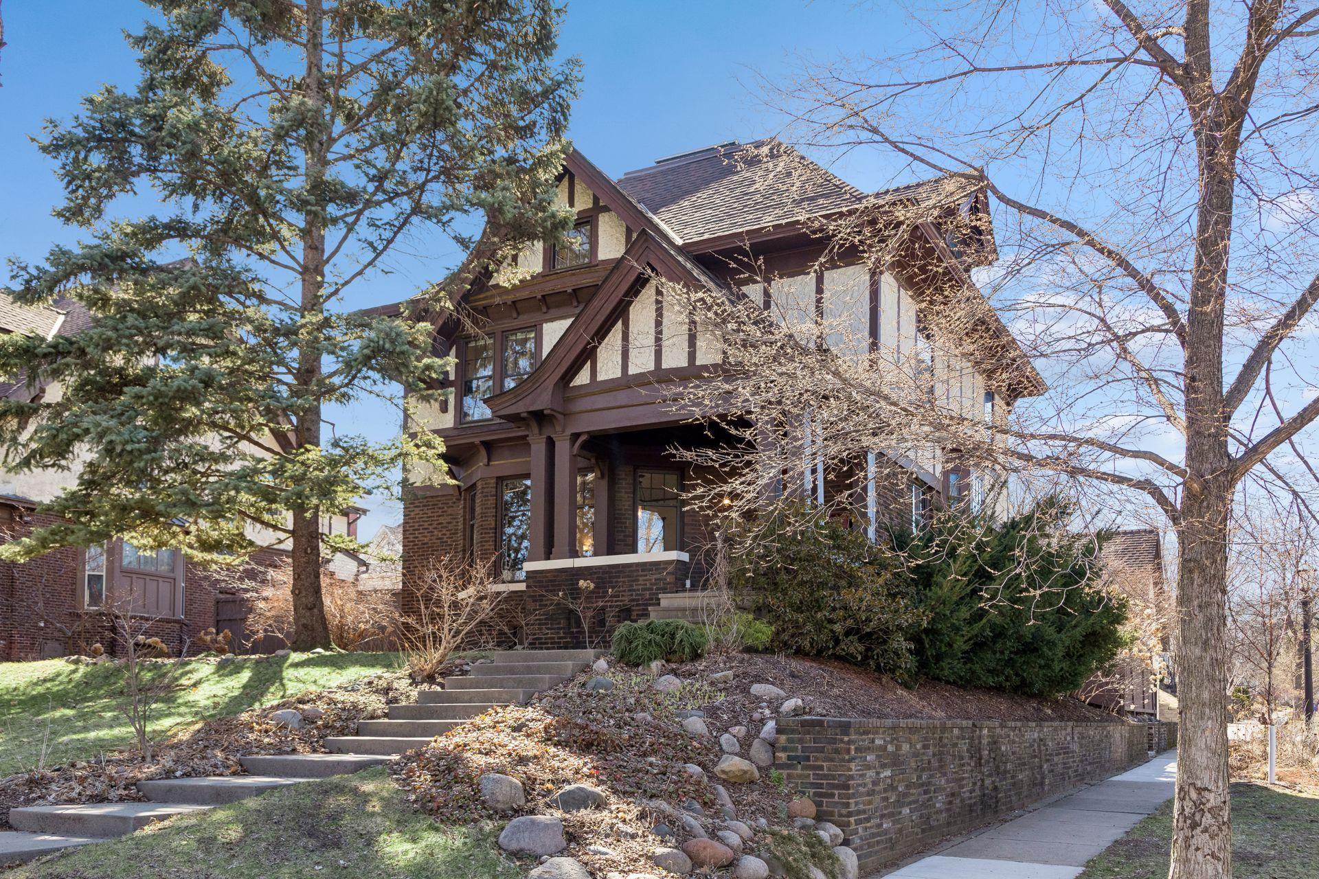 143 Lexington Parkway N