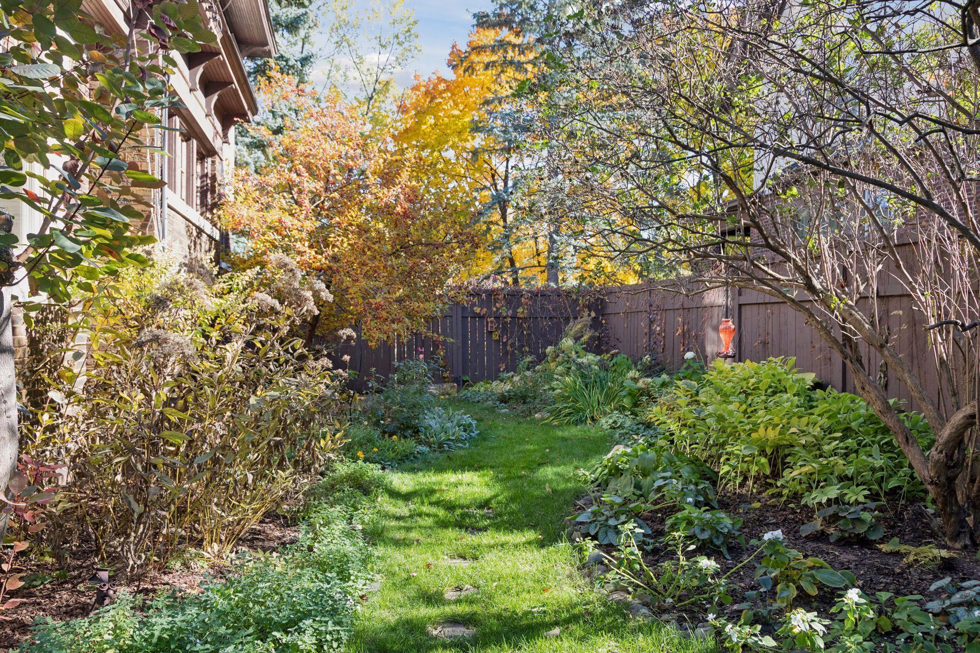 143 Lexington Parkway N