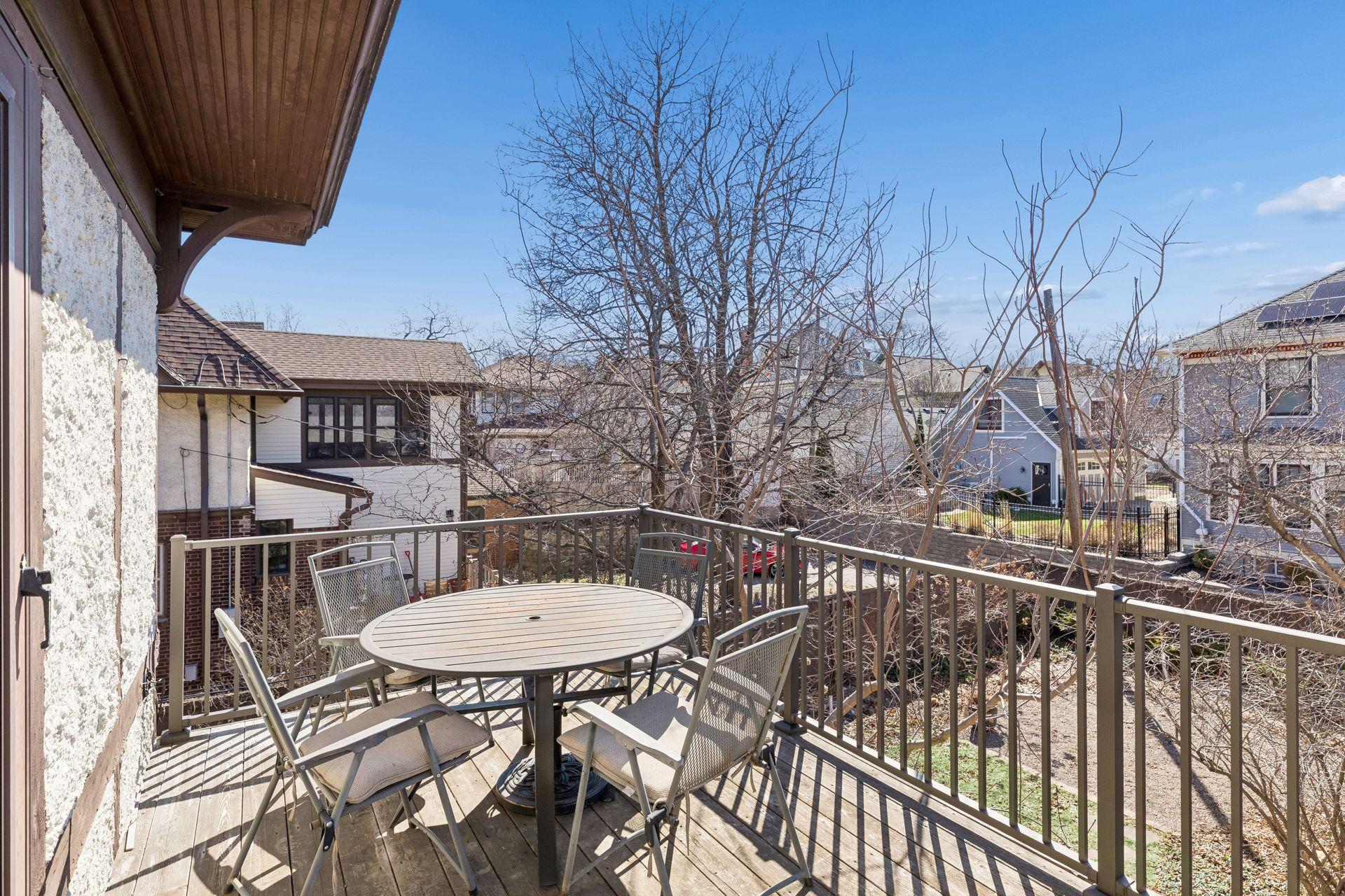 143 Lexington Parkway N