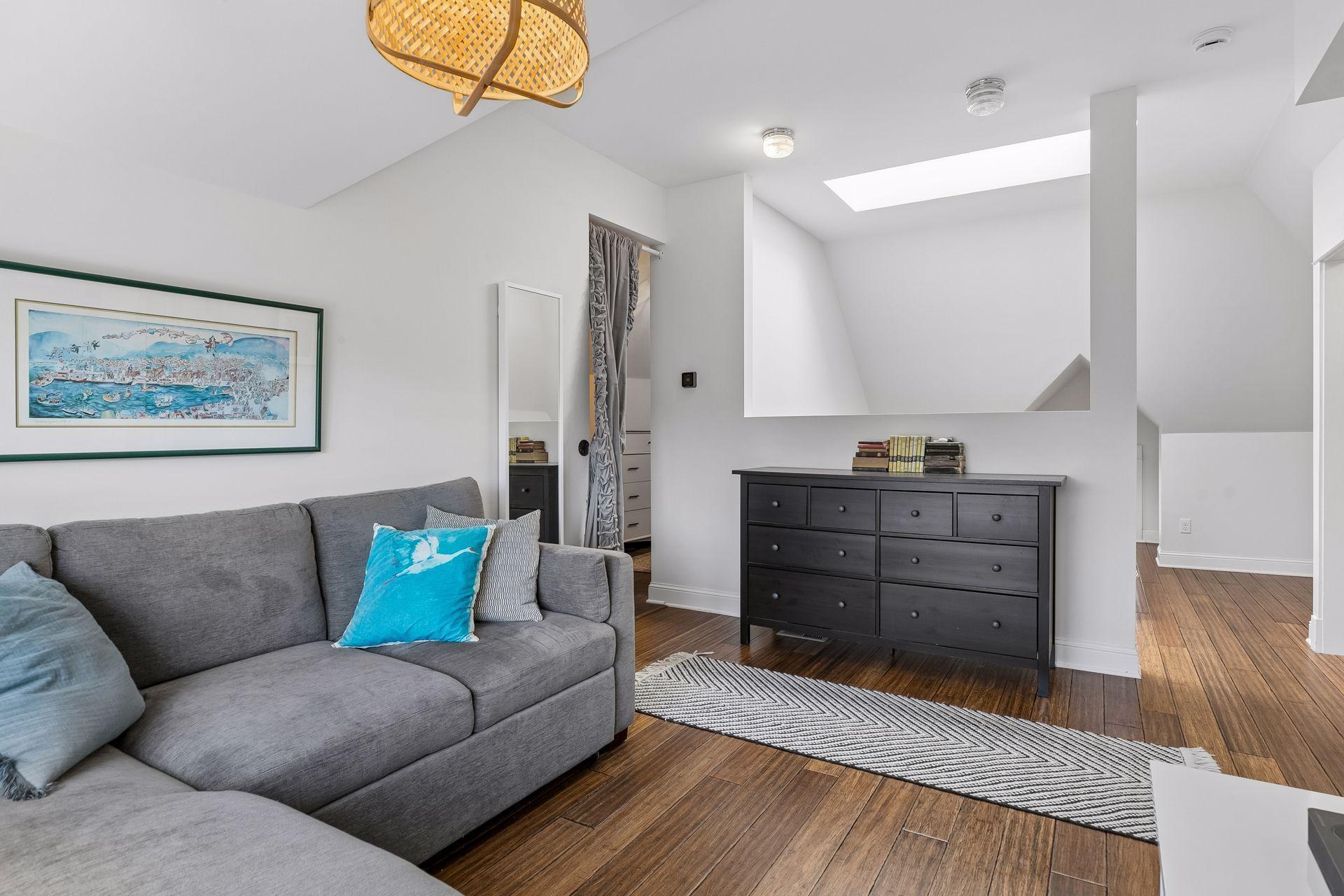 143 Lexington Parkway N