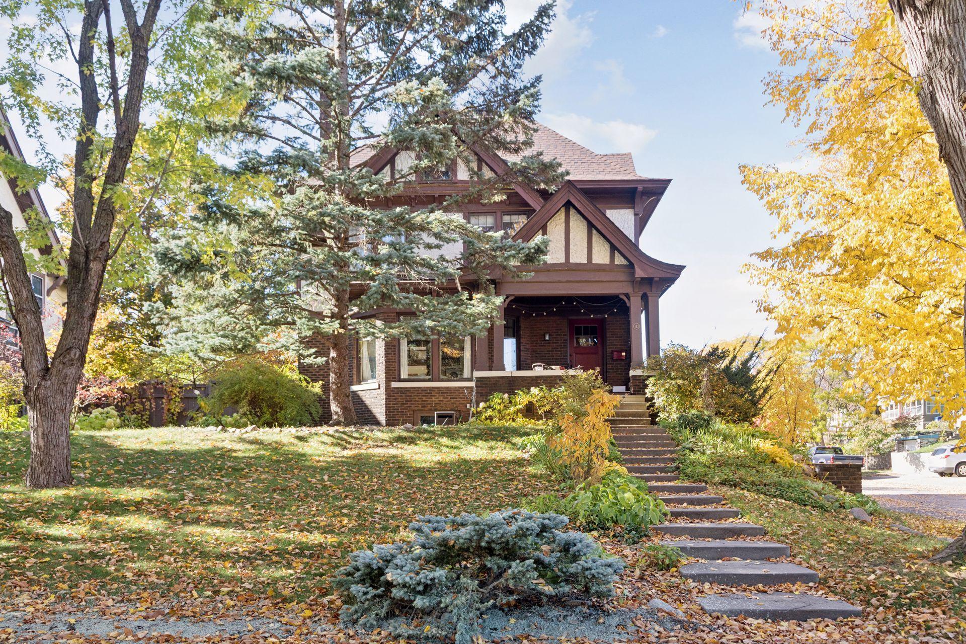 143 Lexington Parkway N