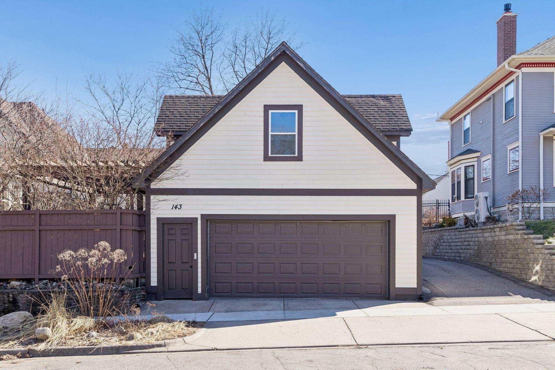 143 Lexington Parkway N