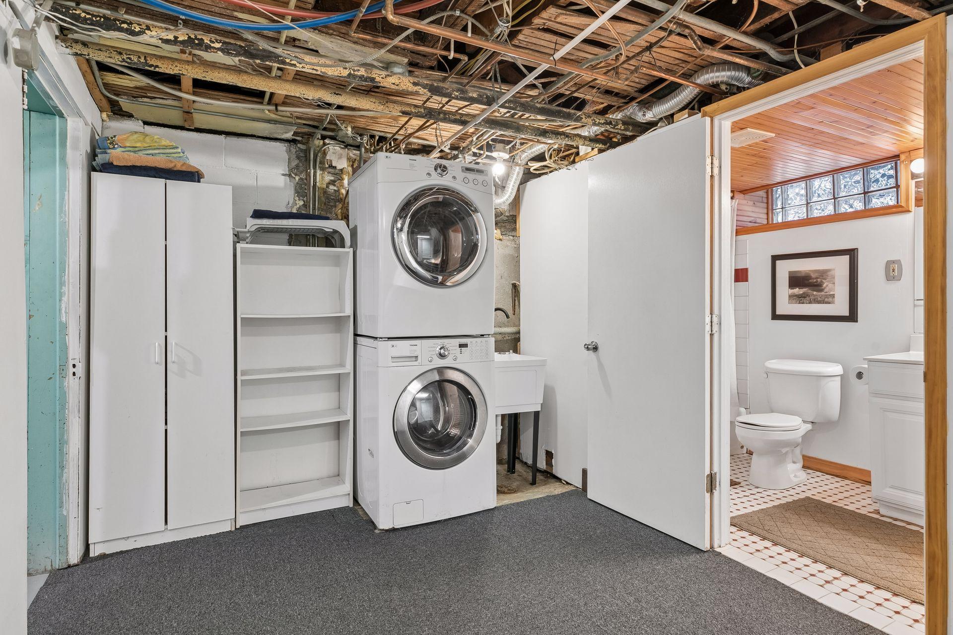 143 Lexington Parkway N