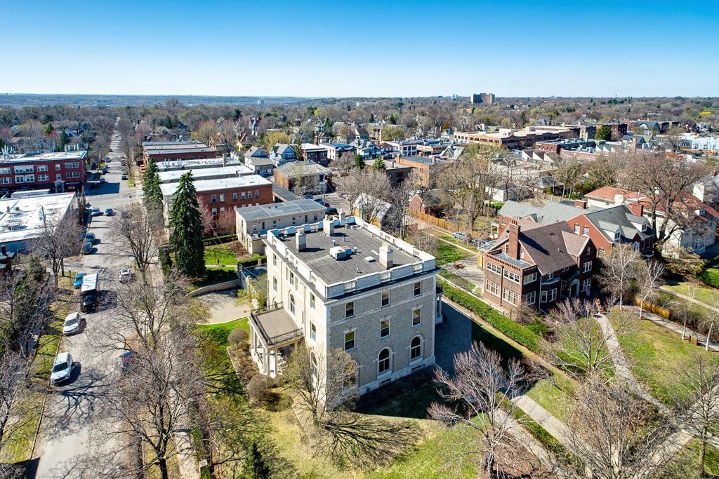 808 Summit Avenue Unit: 2