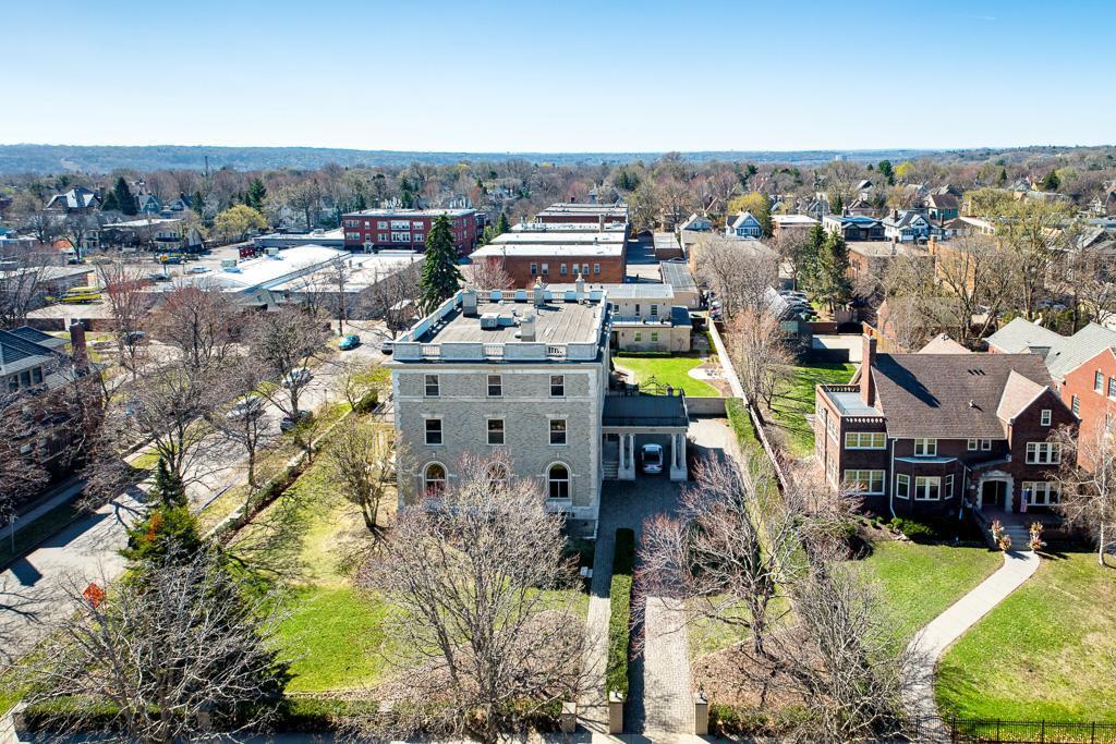 808 Summit Avenue Unit: 2