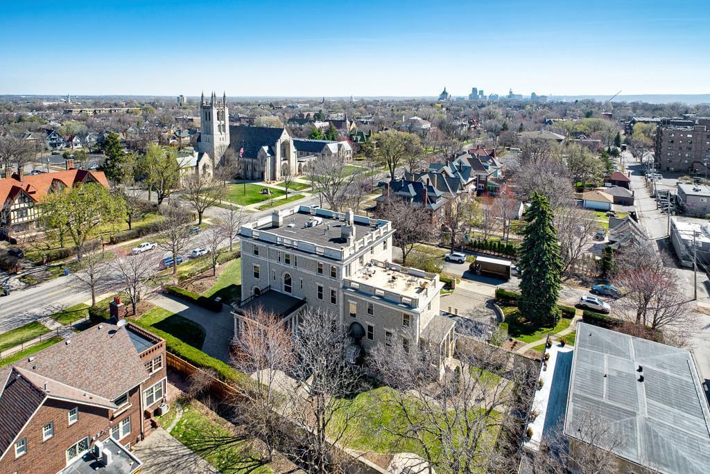 808 Summit Avenue Unit: 2