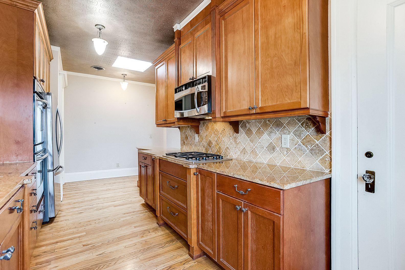 808 Summit Avenue Unit: 2