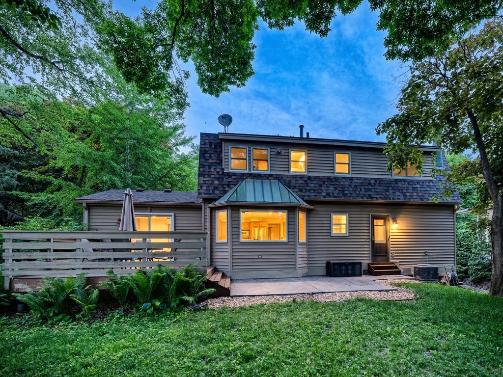 481 Desnoyer Avenue