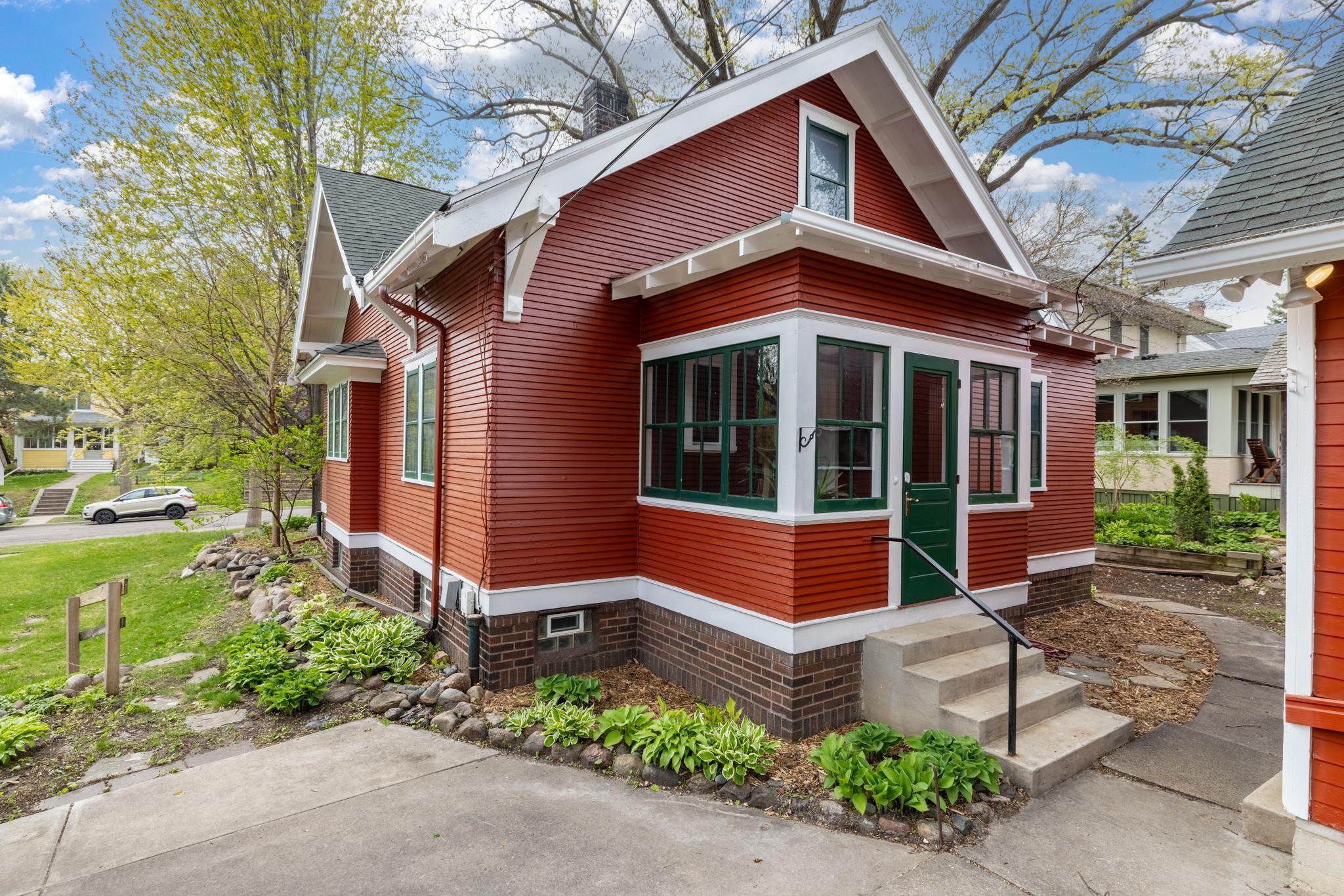 1464 Chelmsford Street