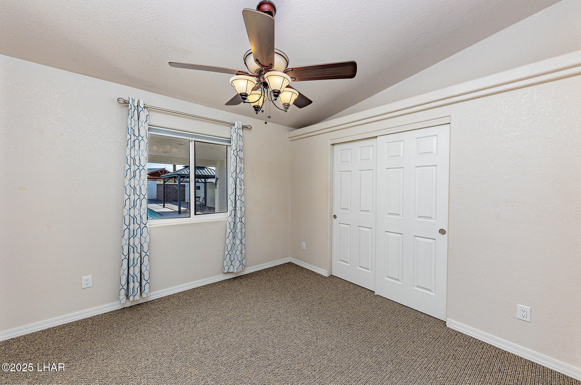 1660 Topaz Dr