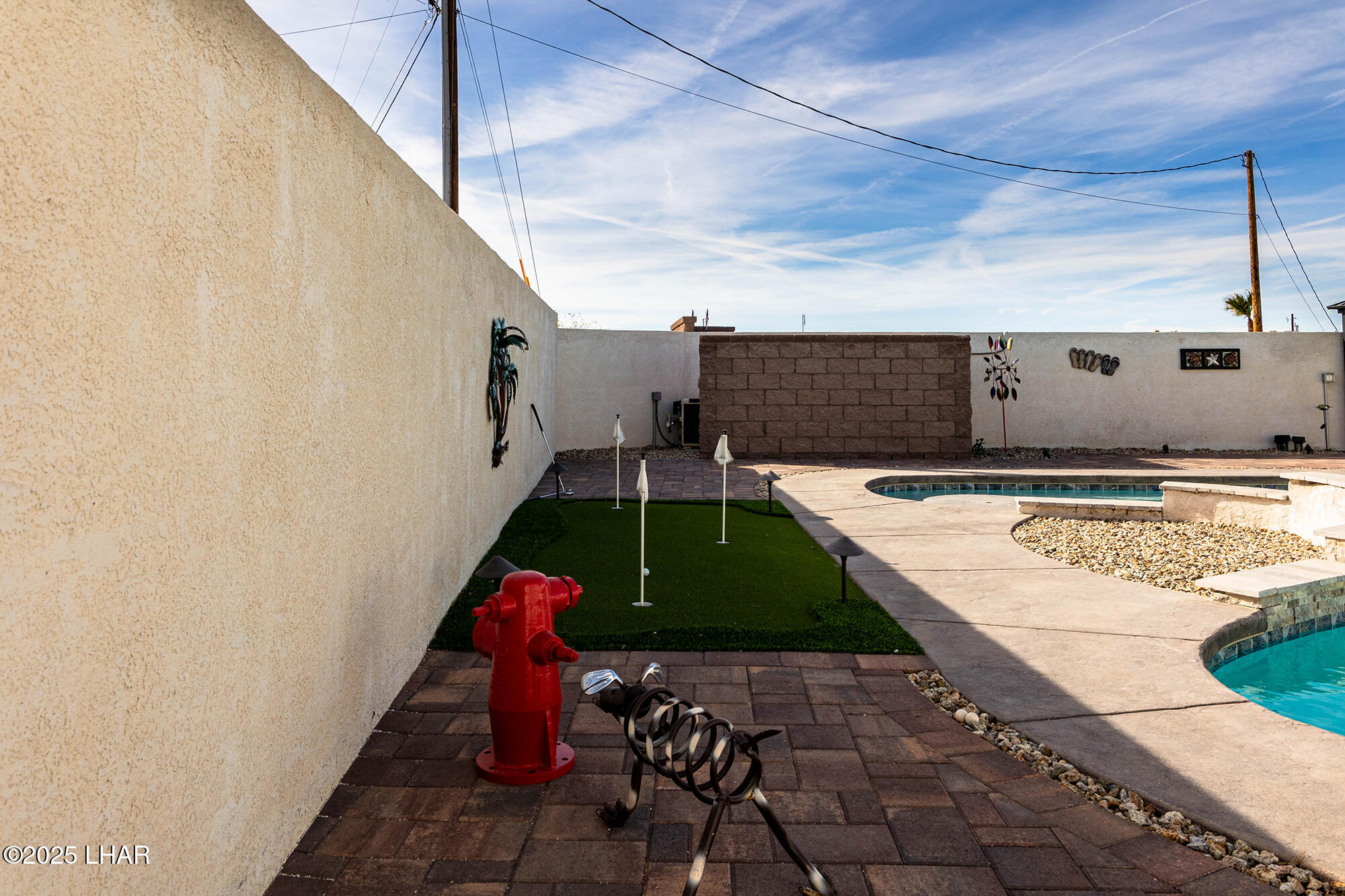 1660 Topaz Dr