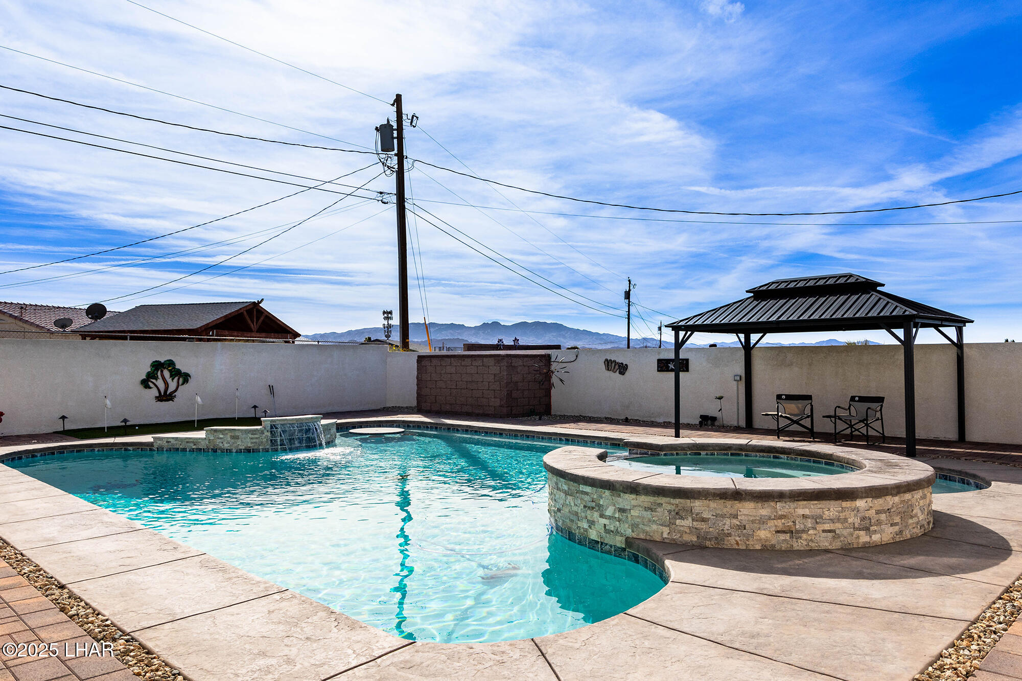 1660 Topaz Dr