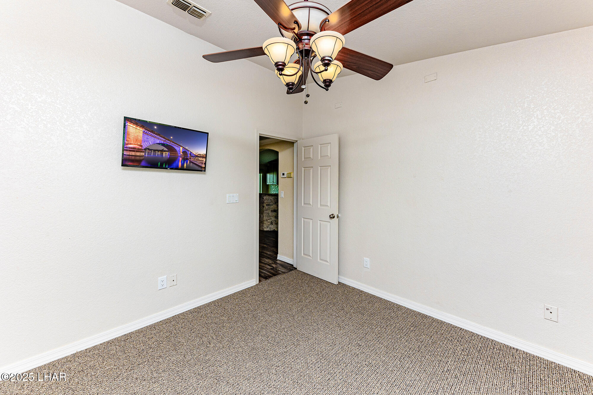 1660 Topaz Dr