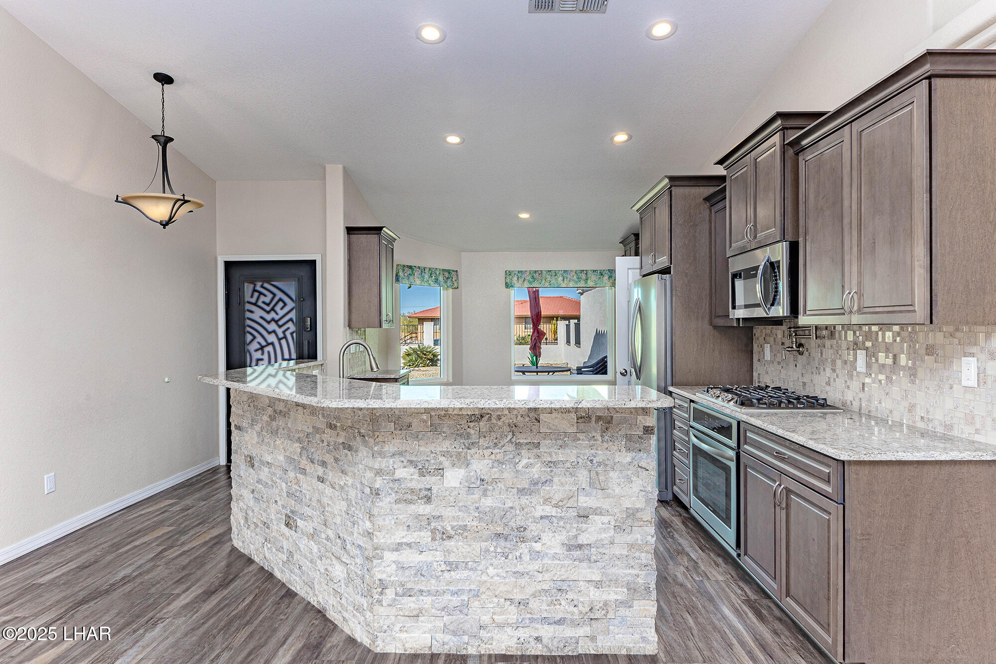 1660 Topaz Dr