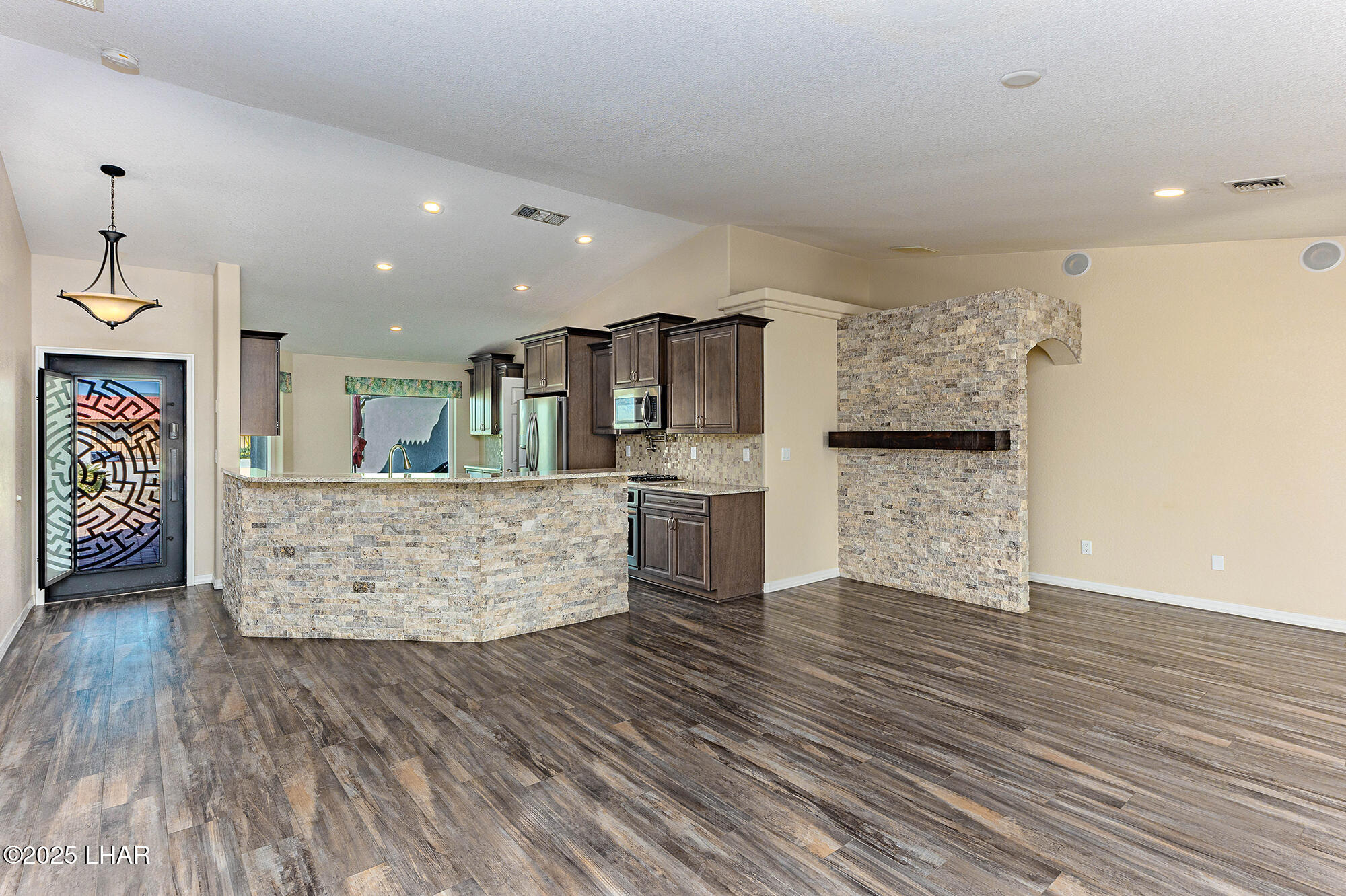 1660 Topaz Dr