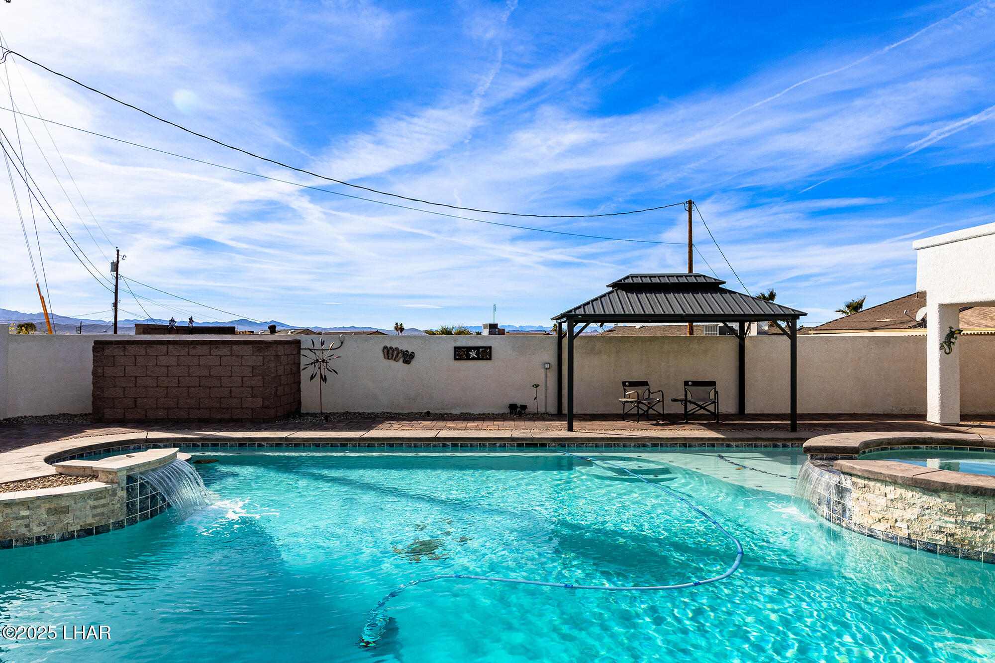 1660 Topaz Dr