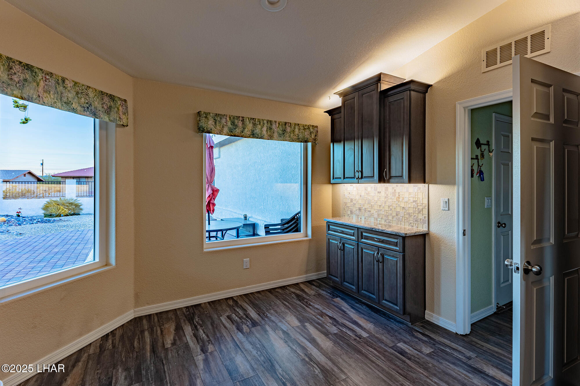 1660 Topaz Dr