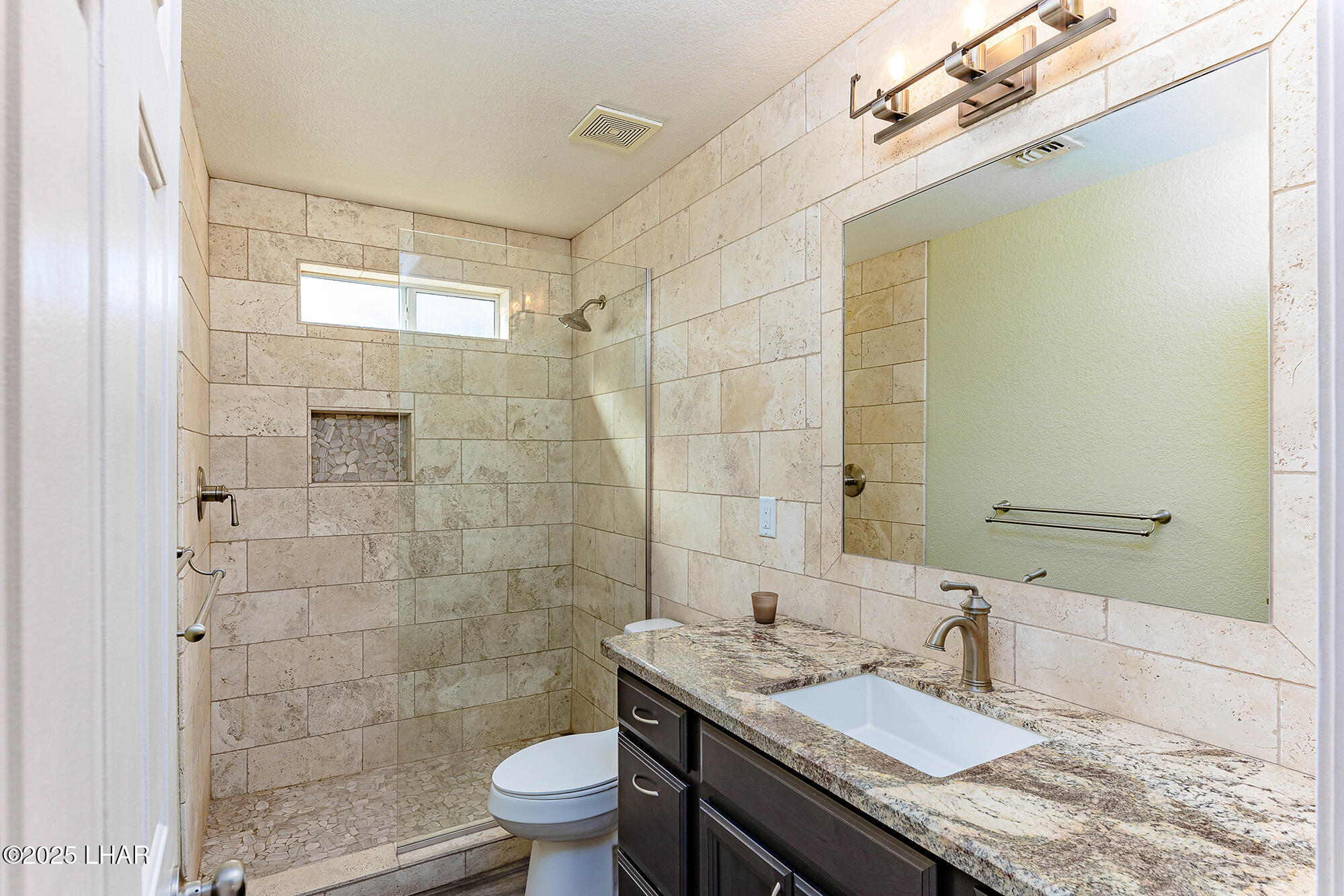1660 Topaz Dr