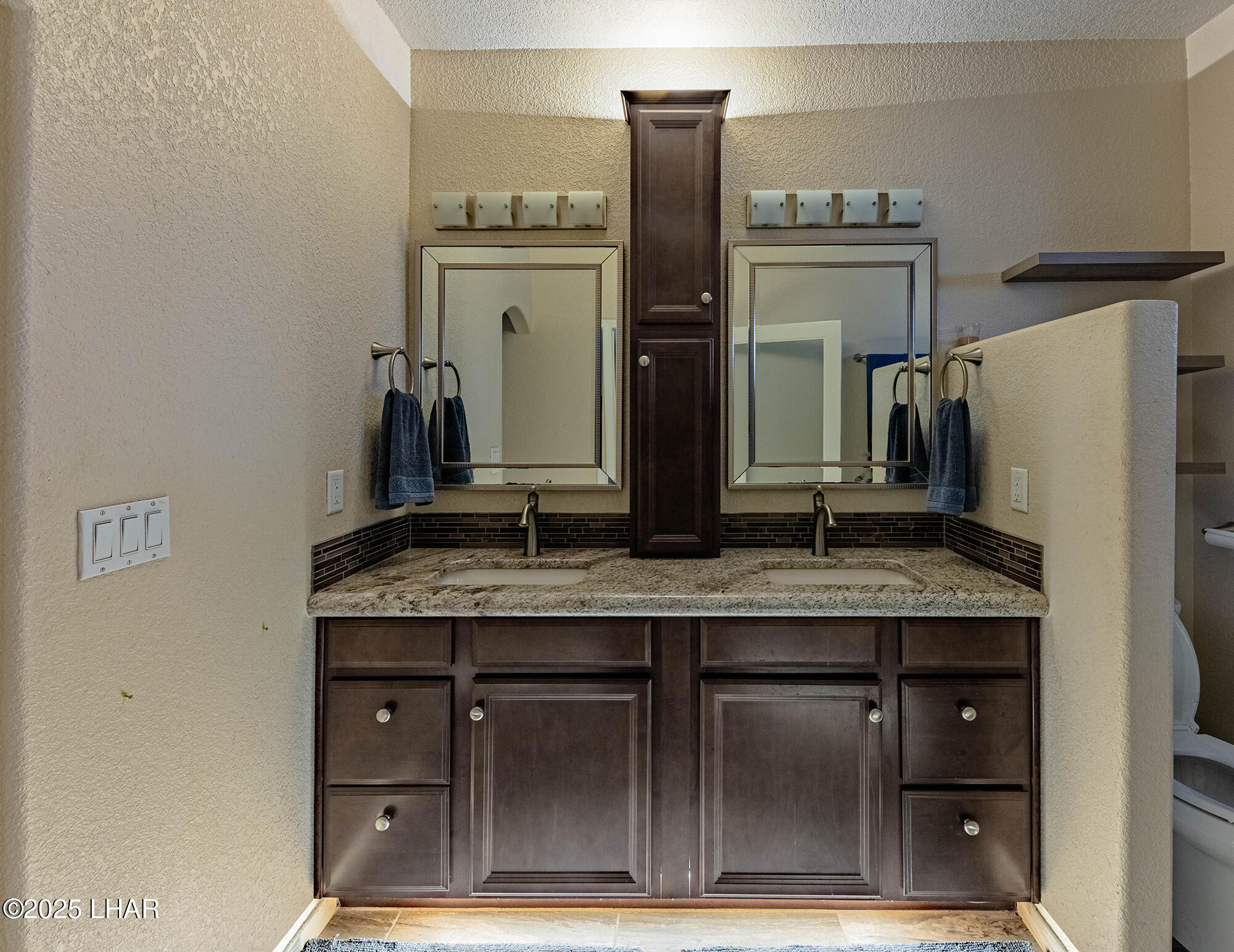 1660 Topaz Dr