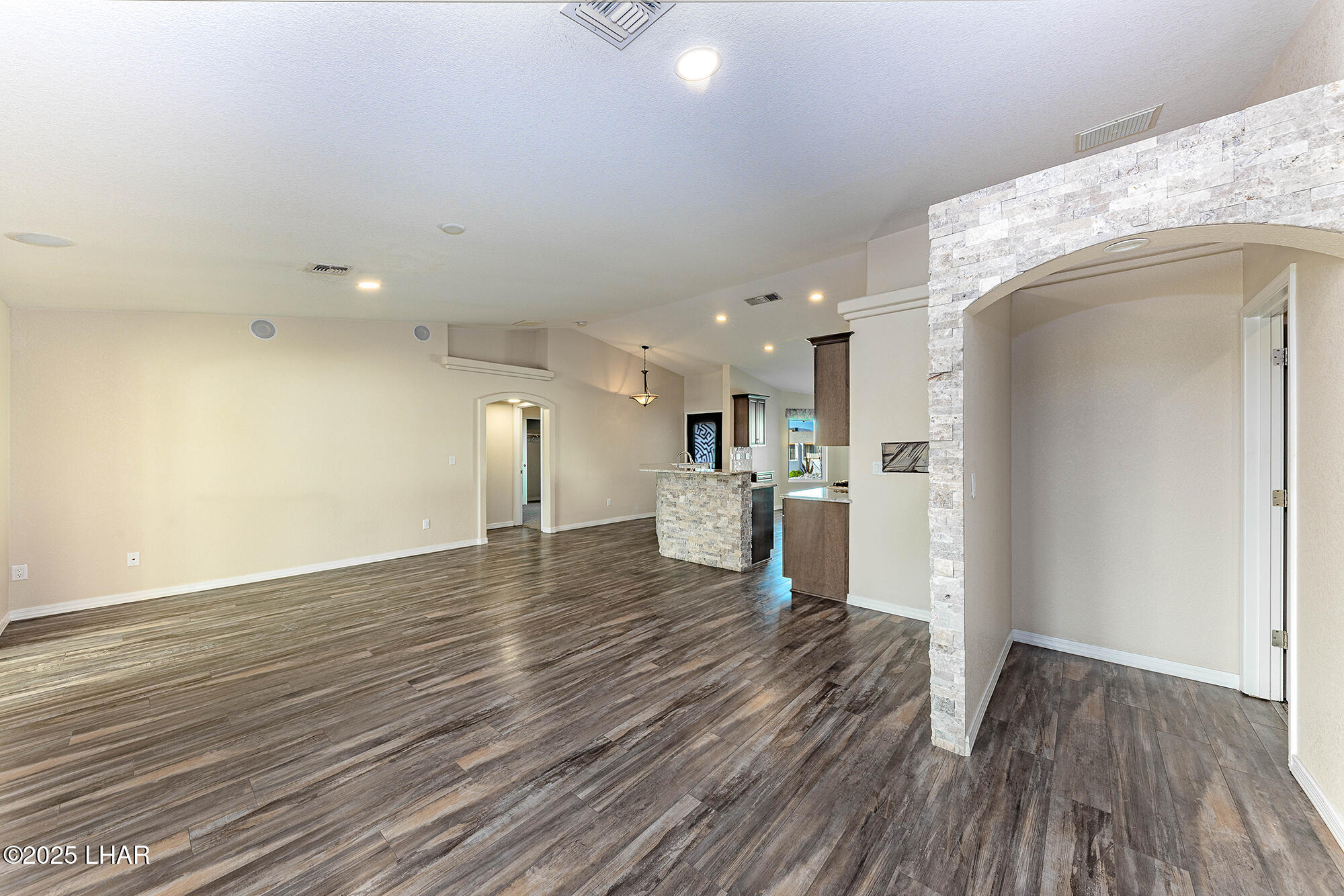 1660 Topaz Dr