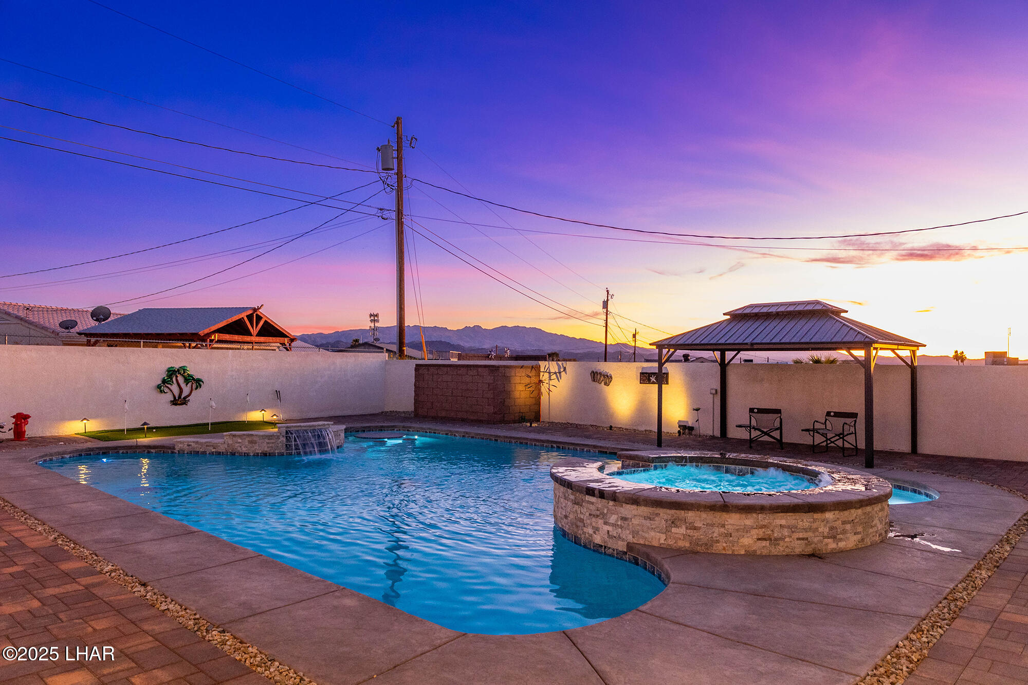 1660 Topaz Dr