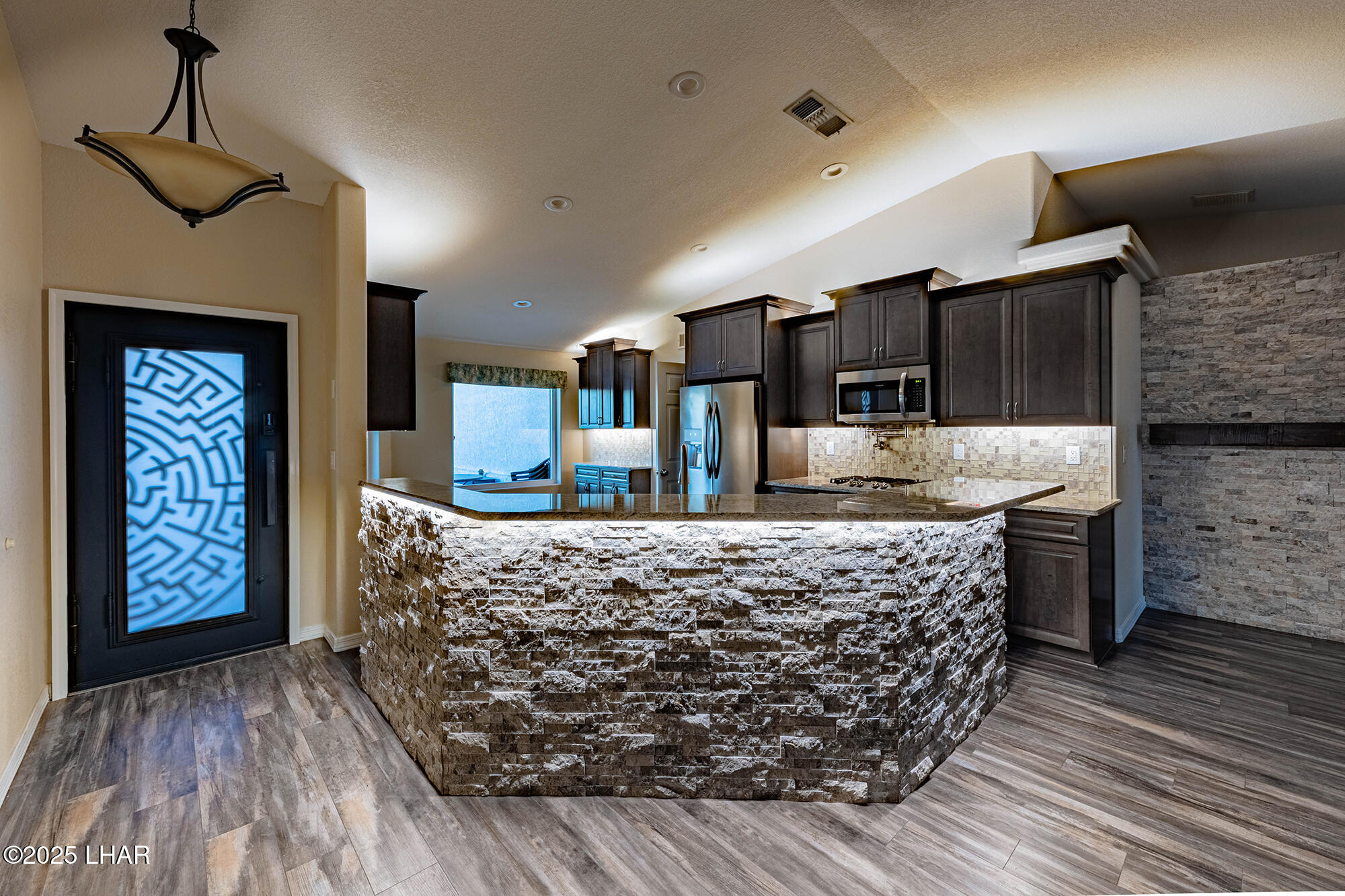 1660 Topaz Dr