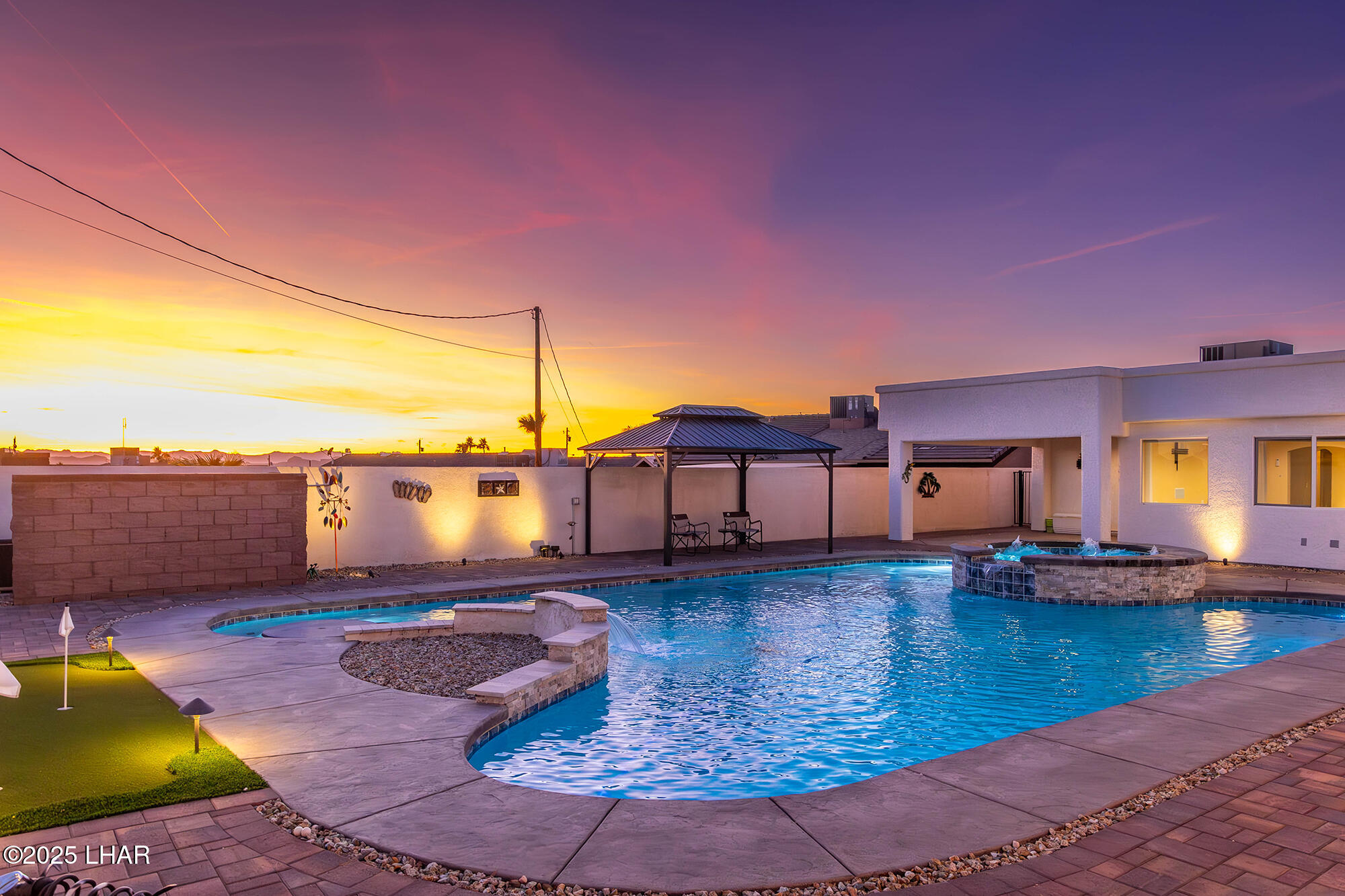 1660 Topaz Dr