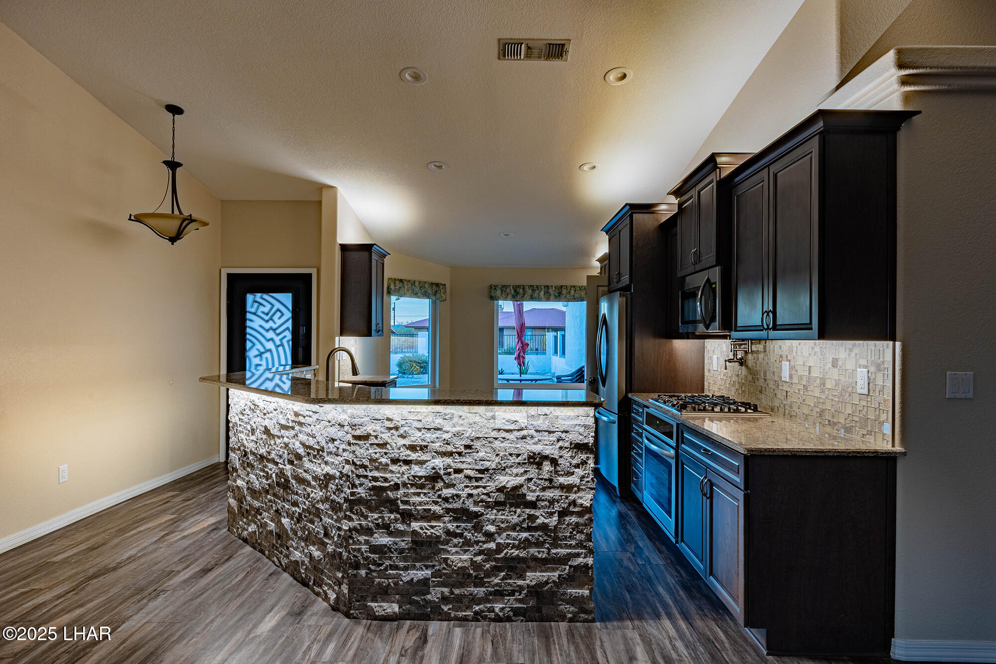 1660 Topaz Dr