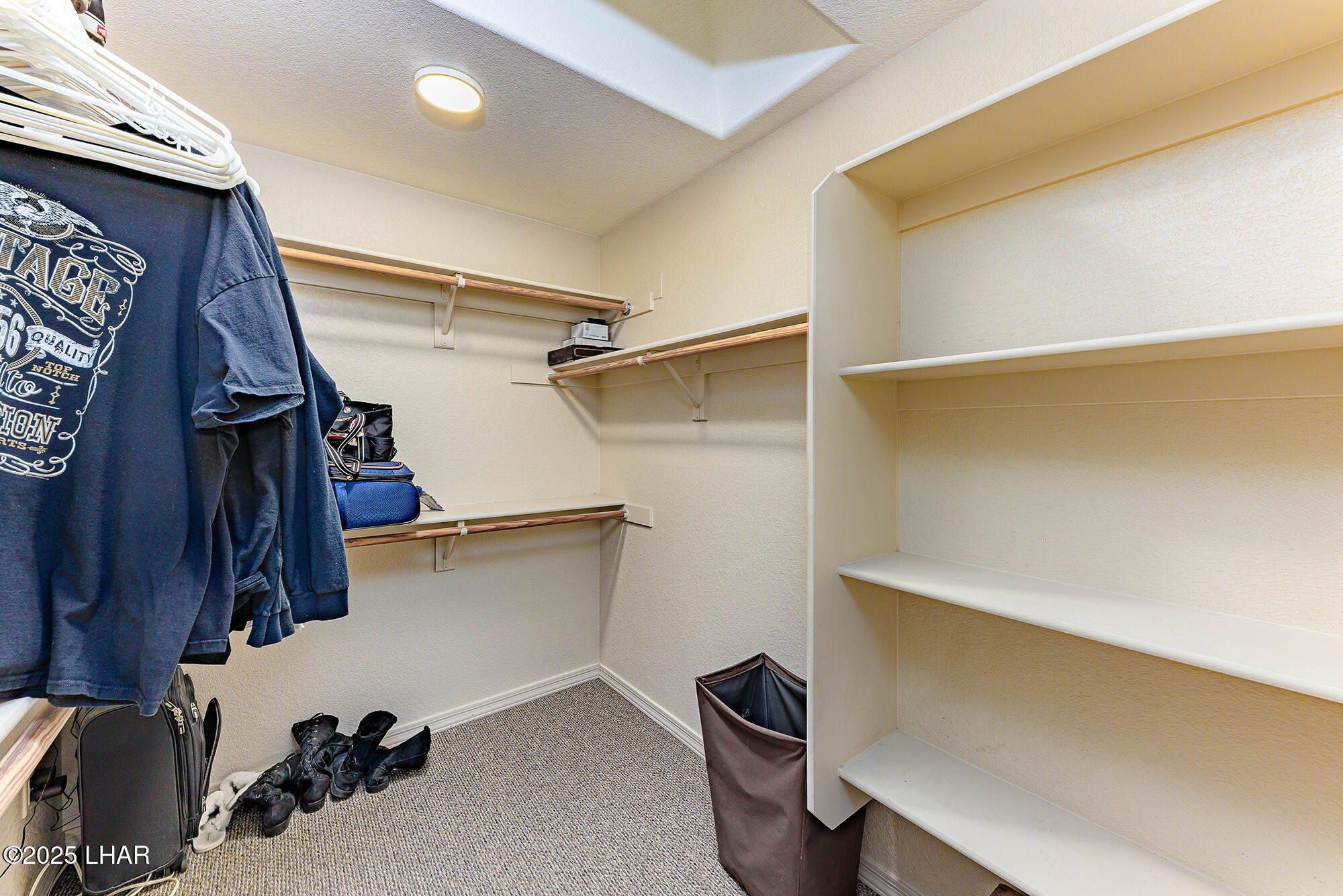 1660 Topaz Dr